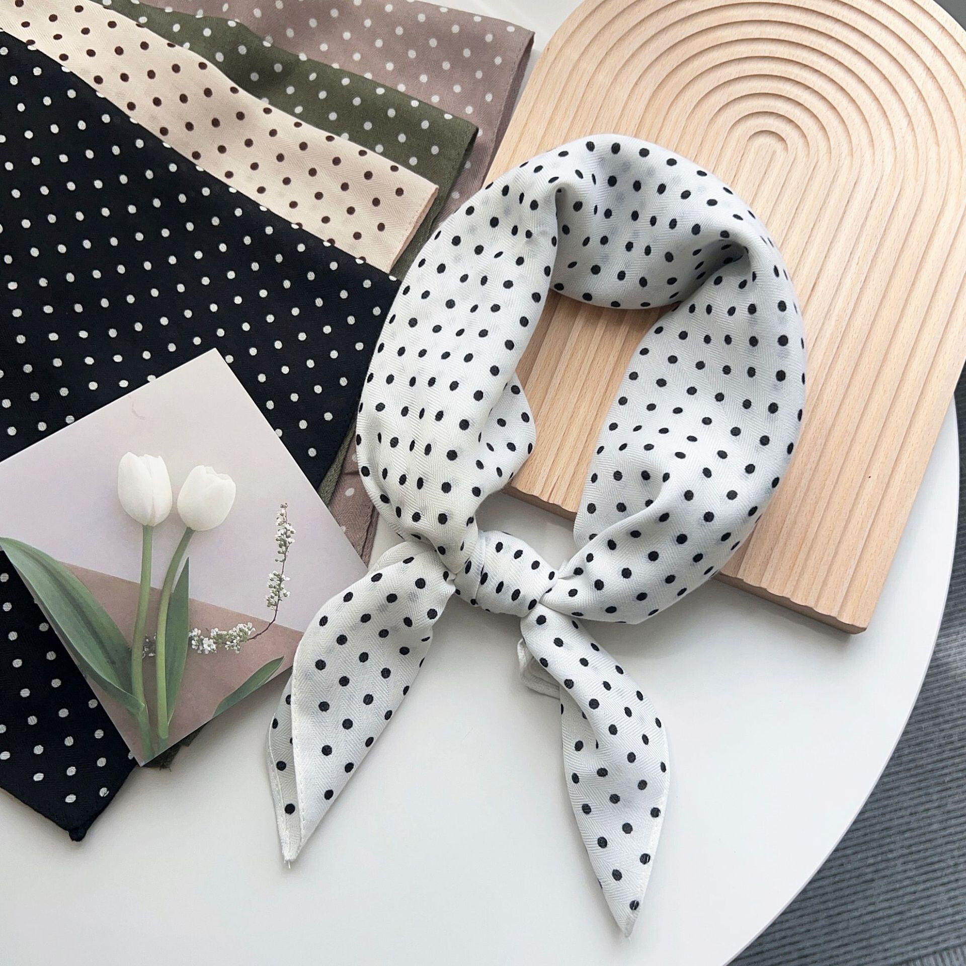 Grossiste M&P Accessoires - Foulard carré viscose 68*68cm Imprimé petit pois vintage