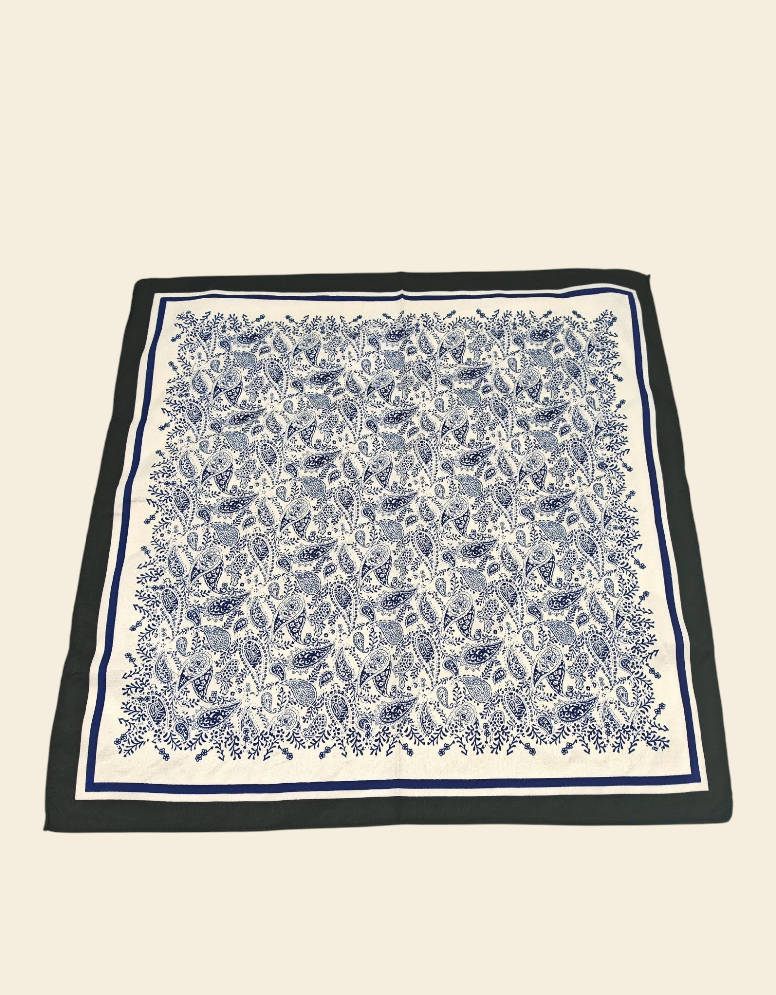 Mayorista M&P Accessoires - Pañuelo cuadrado pequeño 53*53cm estampado paisley