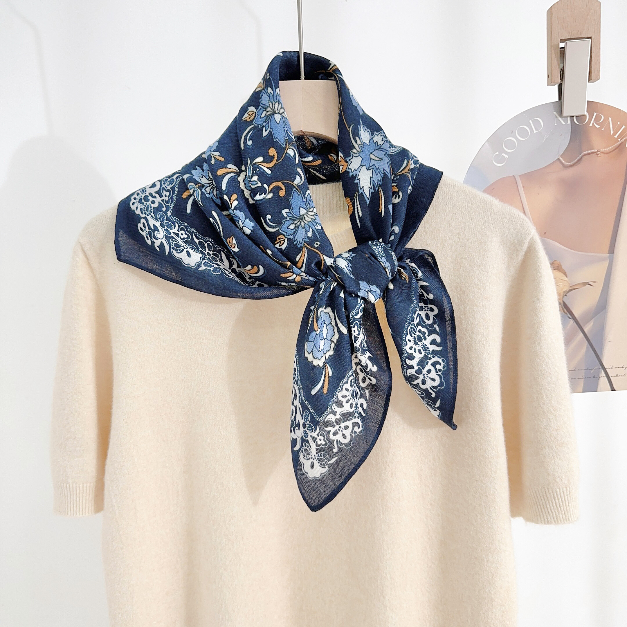Wholesaler M&P Accessoires - Viscose square scarf 68*68cm leopard pattern print