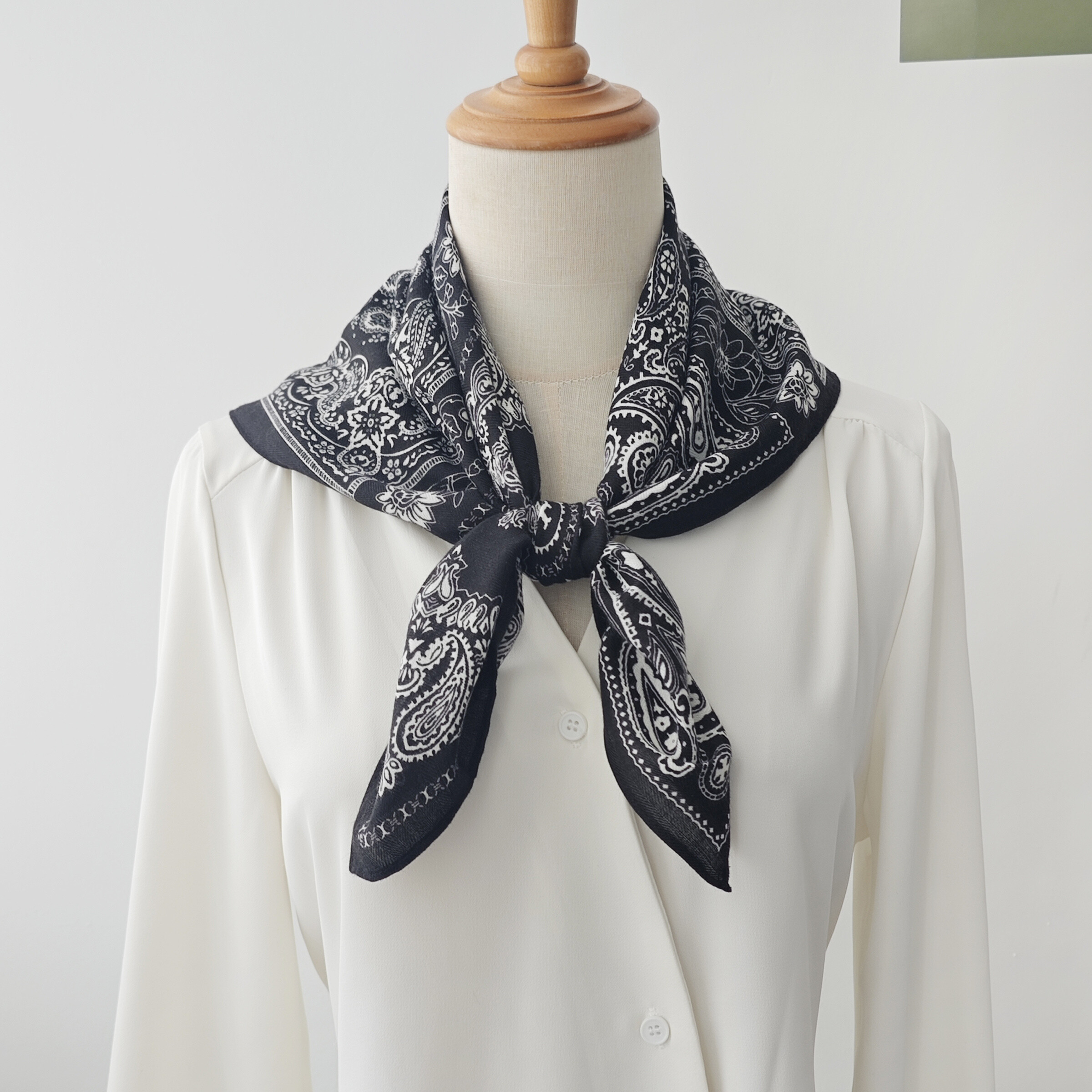 Mayorista M&P Accessoires - Pañuelo cuadrado de viscosa 68*68cm estampado