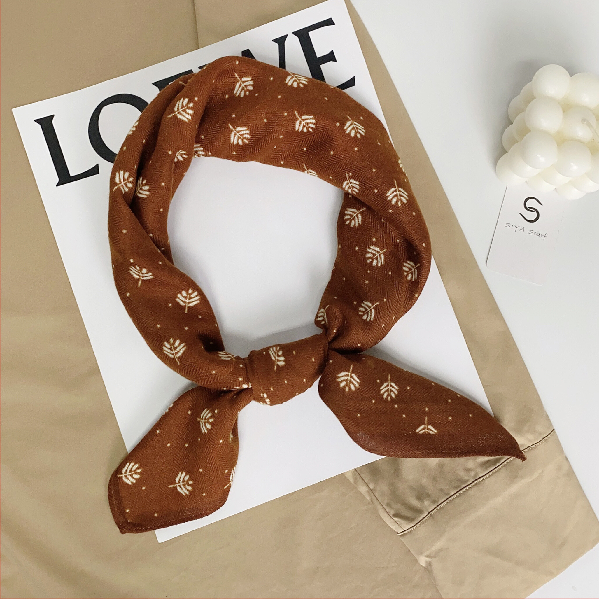 Grossista M&P Accessoires - Sciarpa quadrata in viscosa, 68 x 68 cm, con stampa leopardata