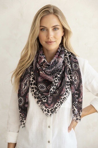 Grossiste M&P Accessoires - Foulard châle carré viscose 130*130cm imprimé paisley