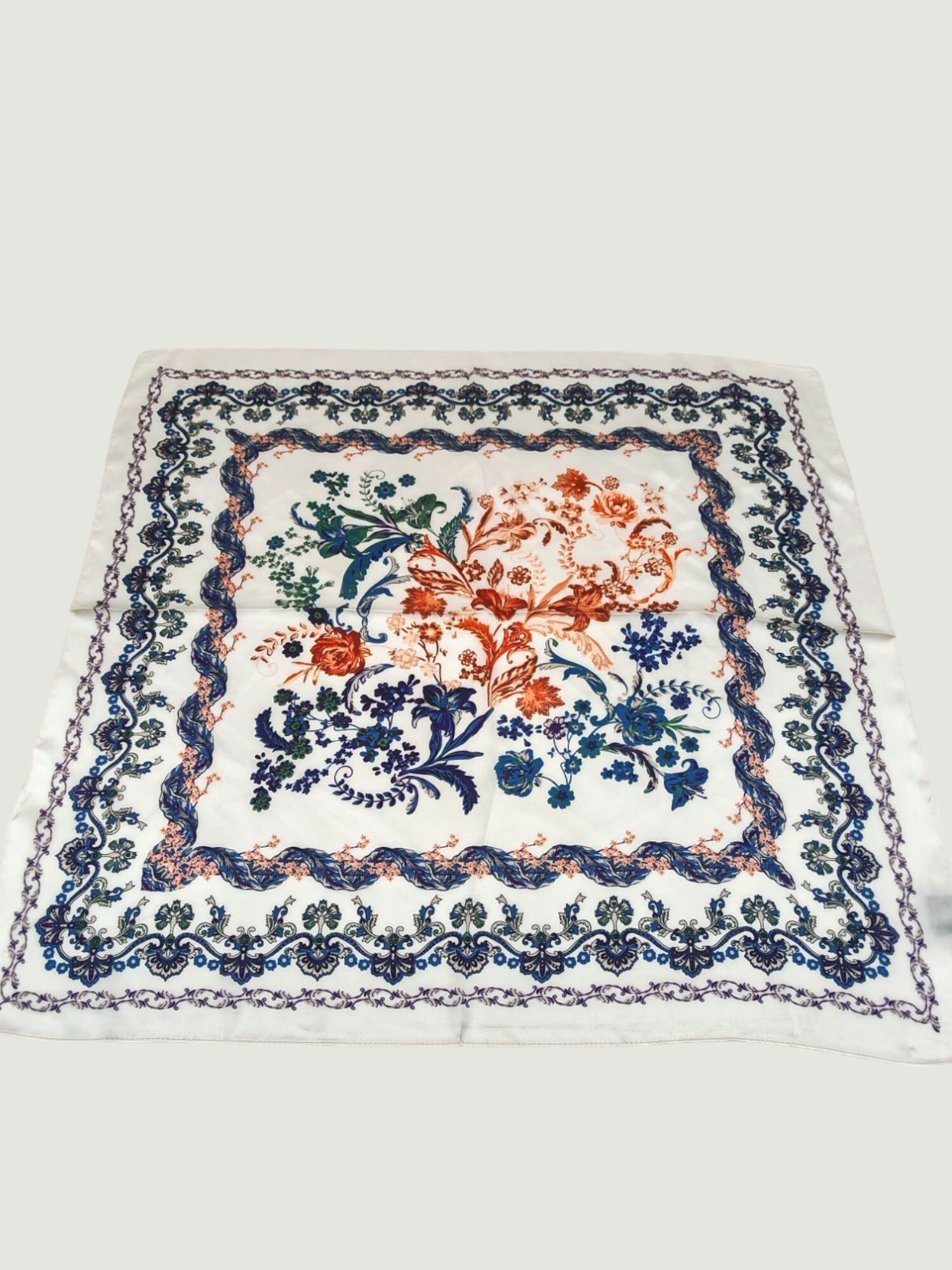 Wholesaler M&P Accessoires - Small square 70cm printed