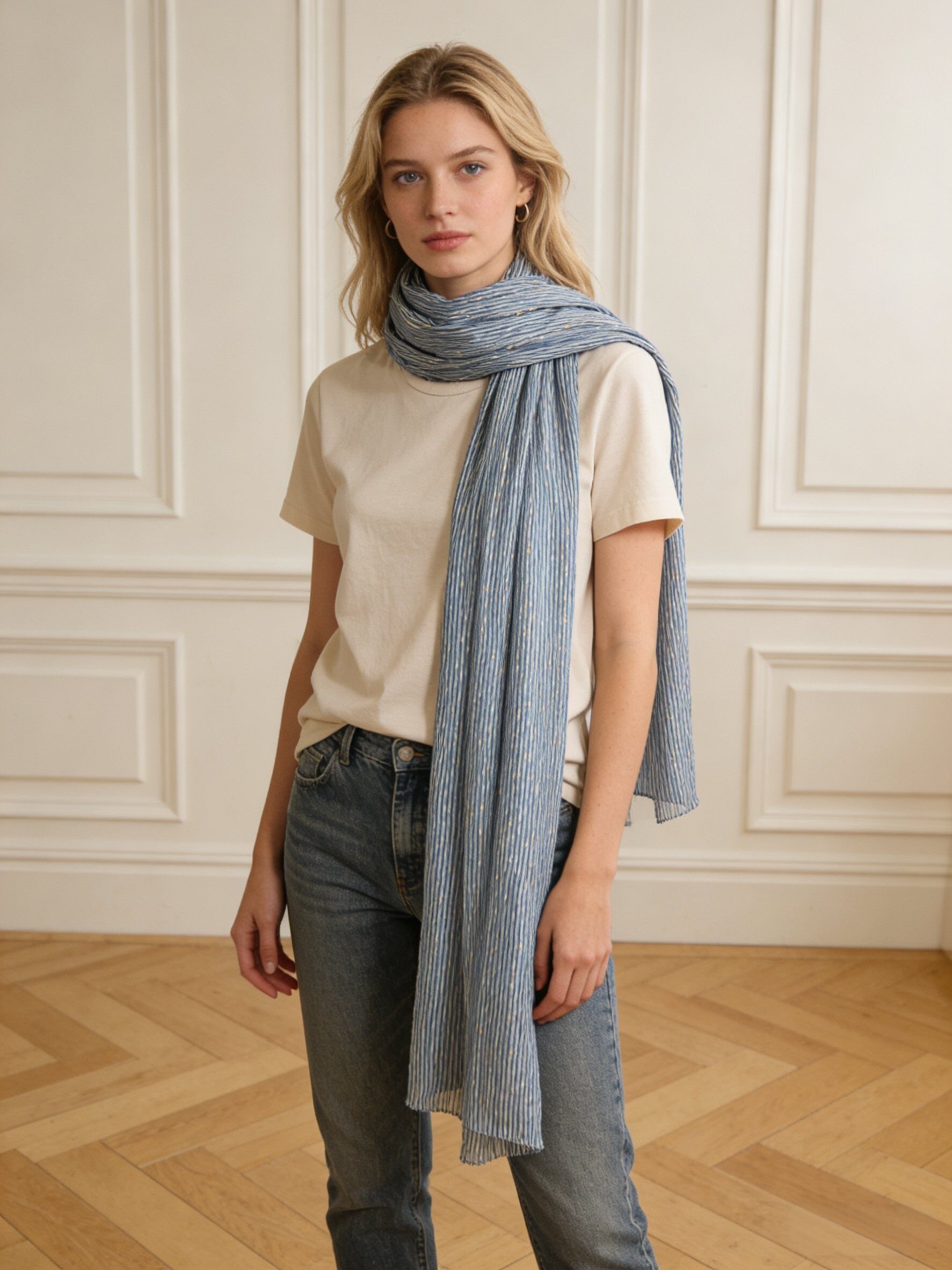 Wholesaler M&P Accessoires - Round geometric print scarf with gold detailing