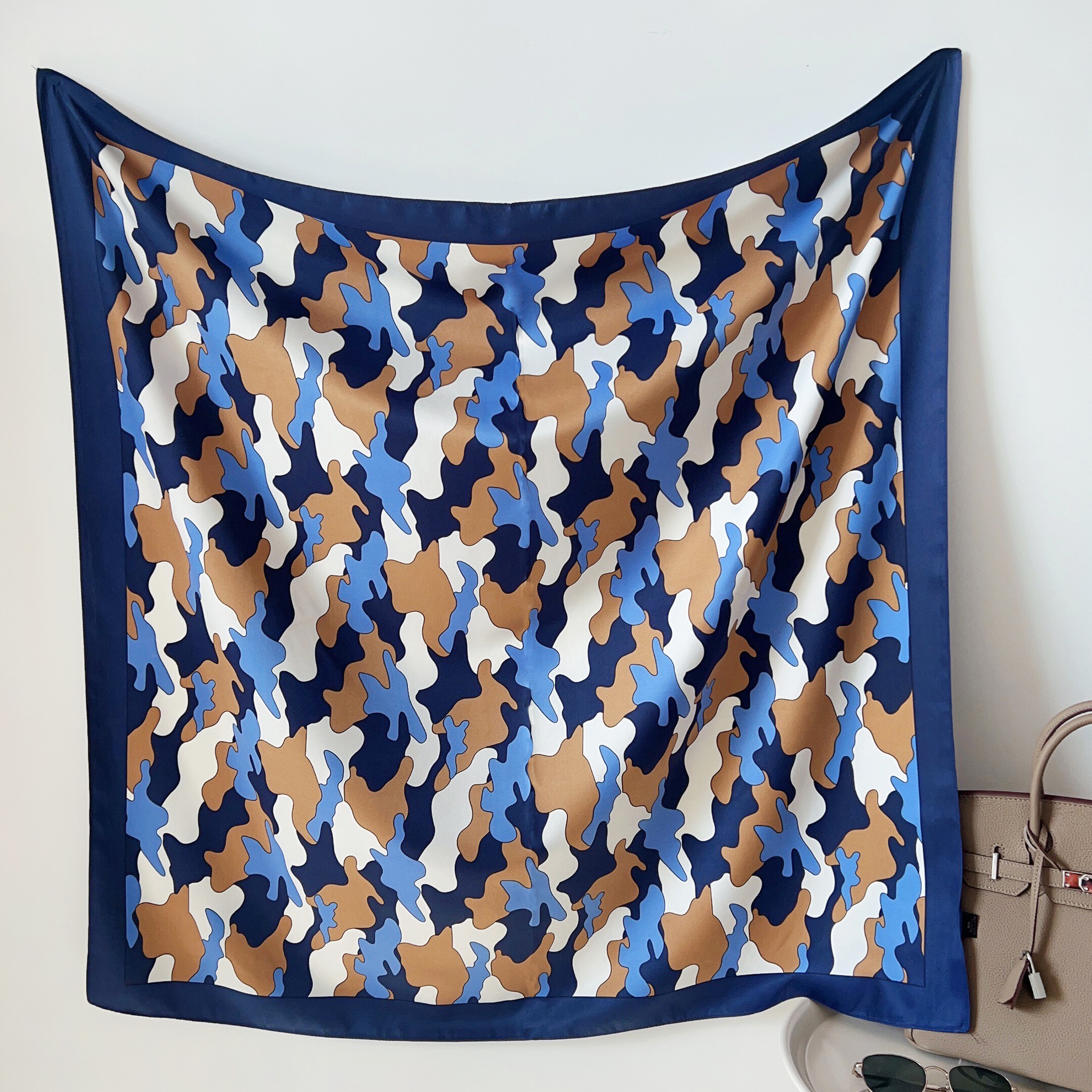 Wholesaler M&P Accessoires - Square 90cm printed