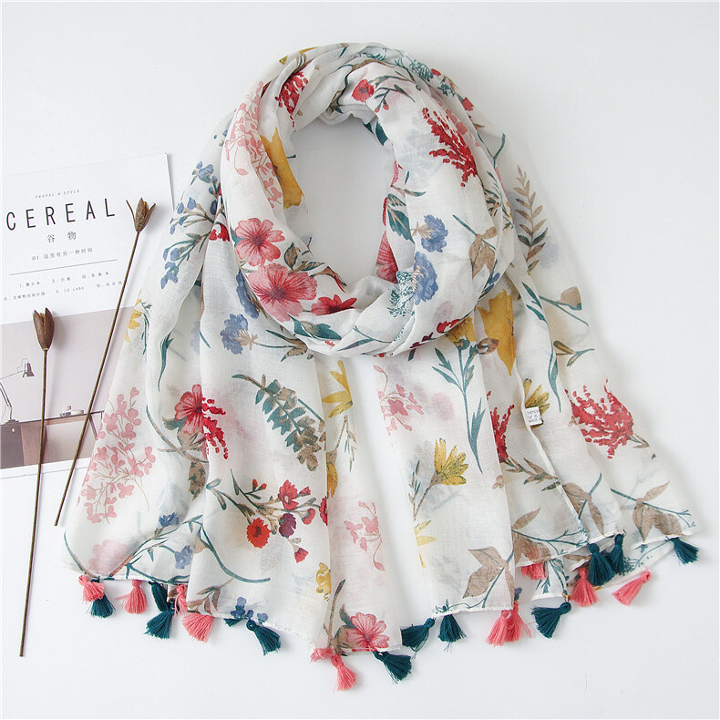 Grossiste M&P Accessoires - Foulard imprimé feuilles multicolore avec pompons