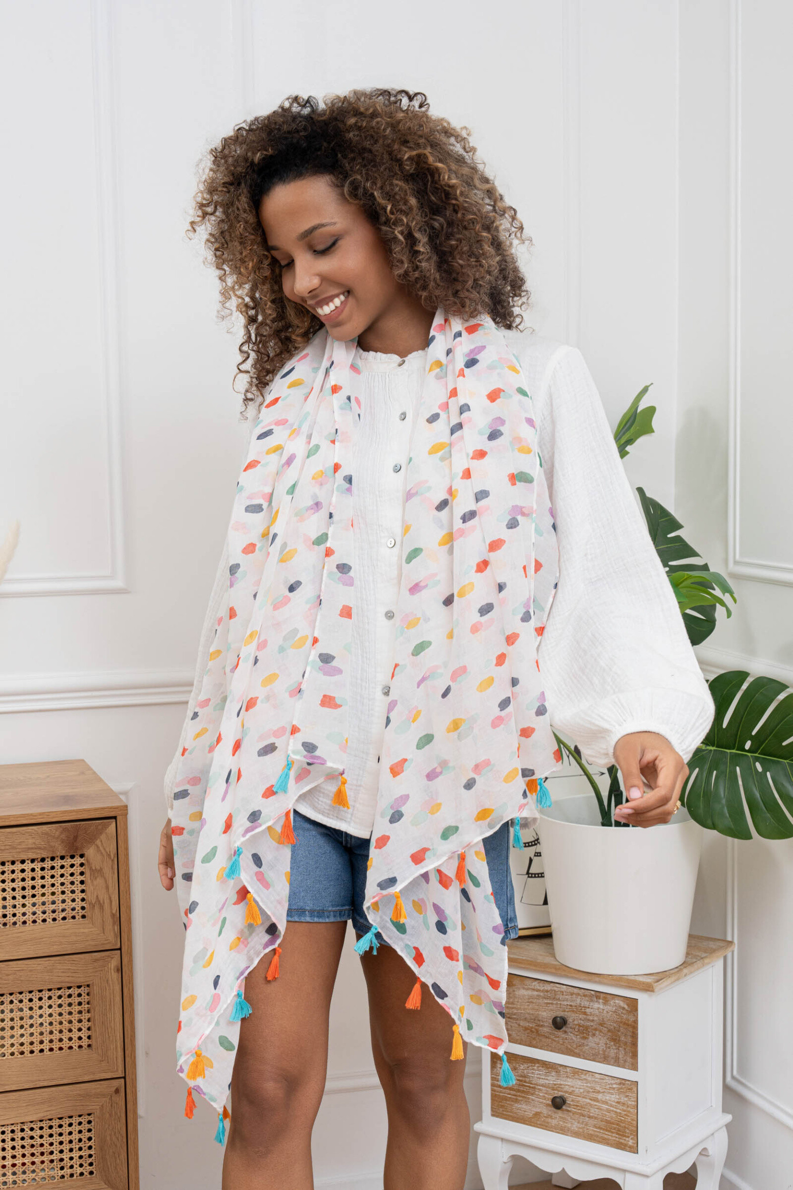 Grossiste M&P Accessoires - Foulard imprimé pois multicolore avec pompons