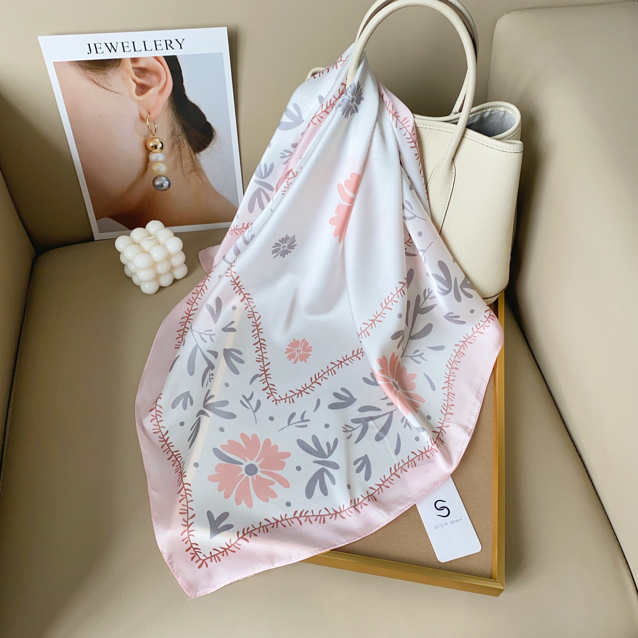 Großhändler M&P Accessoires - Kleines 70*70cm Tuch mit Blumenmuster