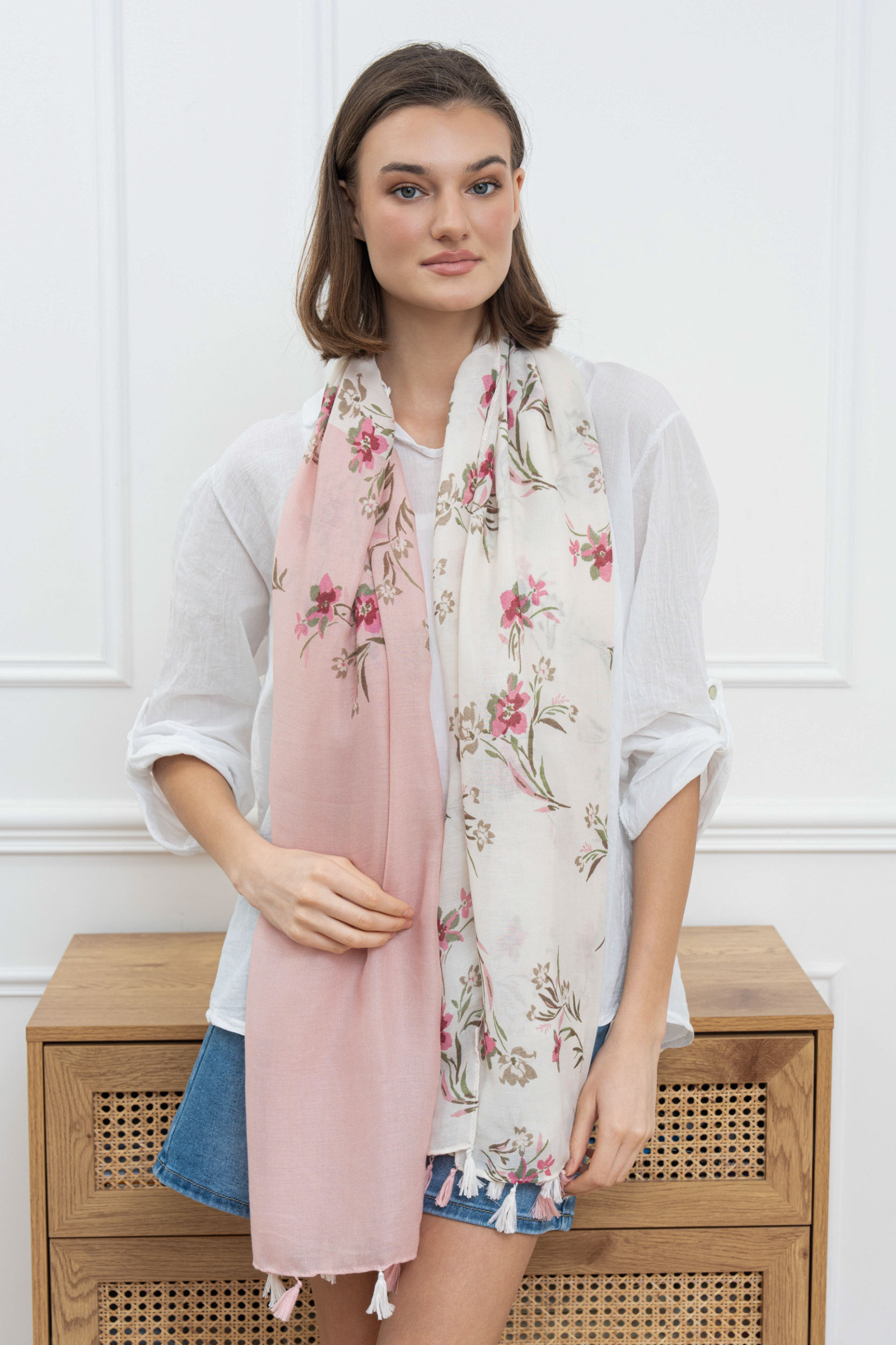 Mayorista M&P Accessoires - Pañuelo estampado de hojas con pompones