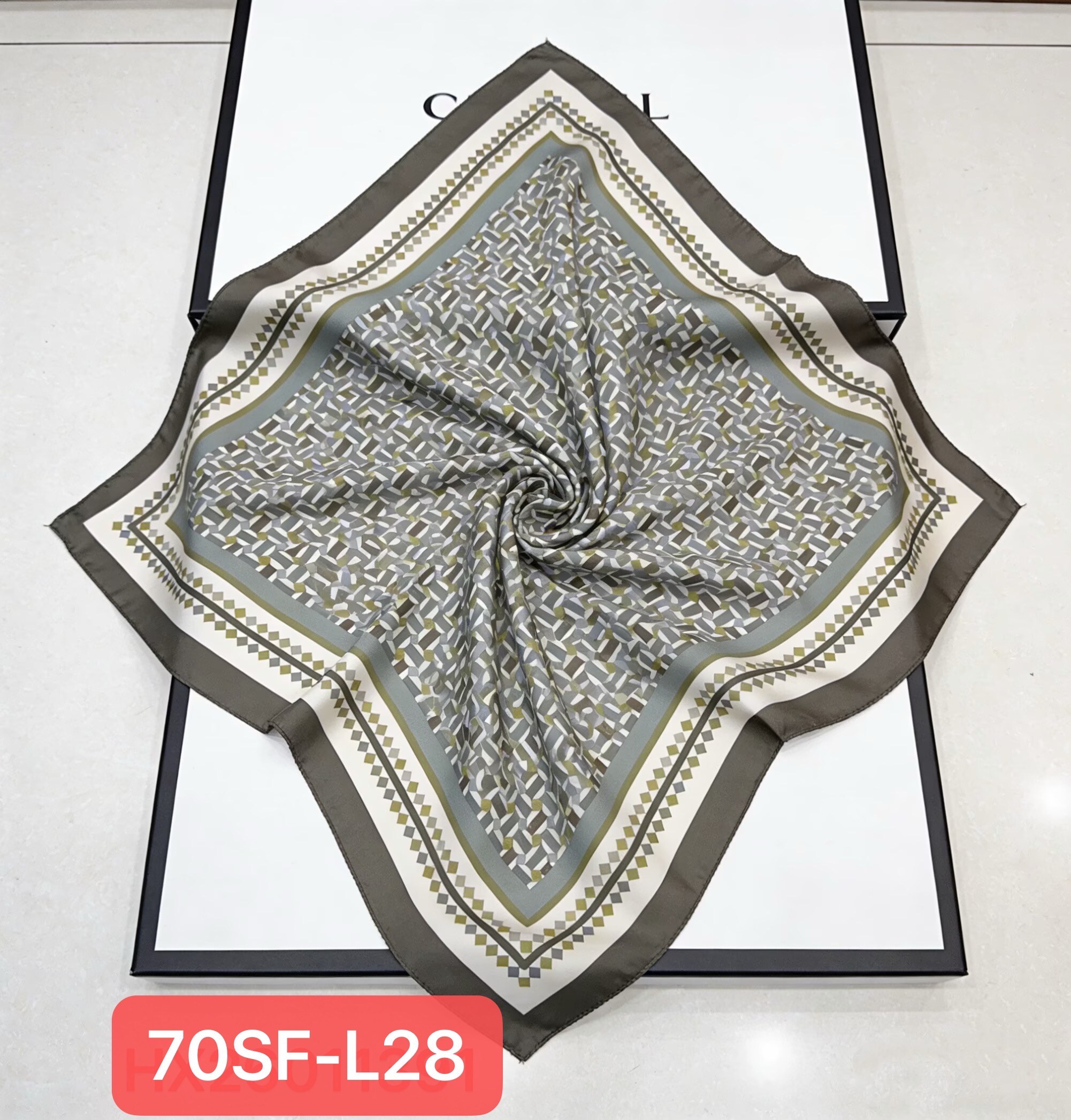 Grossista M&P Accessoires - Piccolo quadrato 70*70 cm stampa a pois