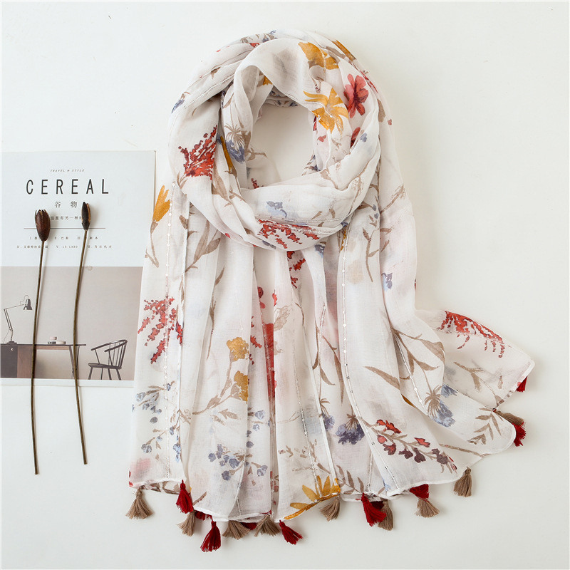 Wholesaler M&P Accessoires - Leaf print scarf with pompoms