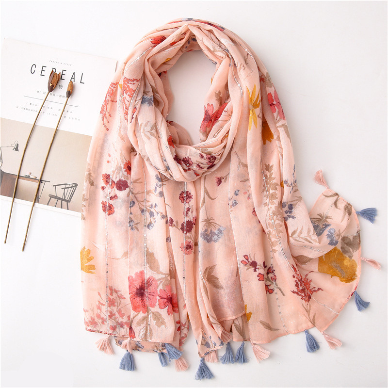 Grossiste M&P Accessoires - Foulard imprimé fleurs avec mini sequins et pompons