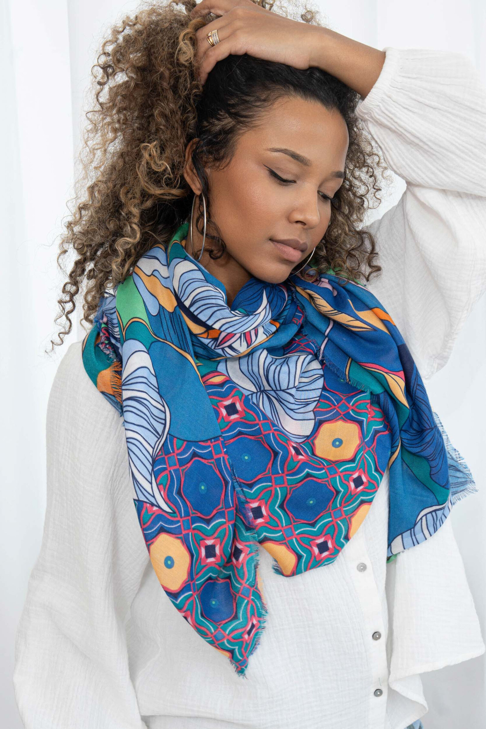 Grossiste M&P Accessoires - Foulard châle carré viscose 130*130cm imprimé multicolore