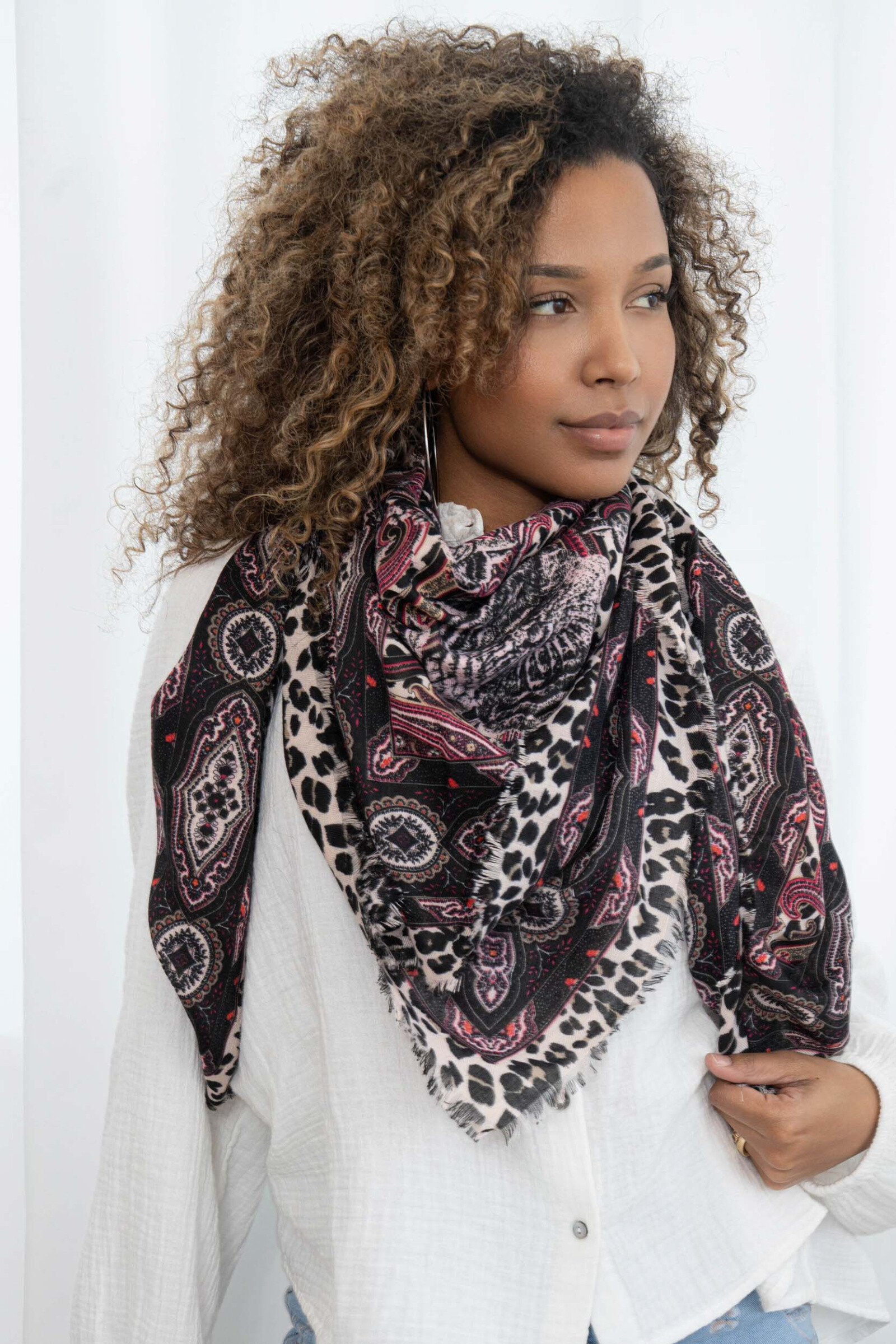 Mayorista M&P Accessoires - Pañuelo cuadrado de viscosa chal 130*130cm estampado paisley