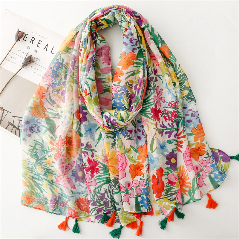 Grossiste M&P Accessoires - Foulard imprimé fleurs multicolore avec pompons