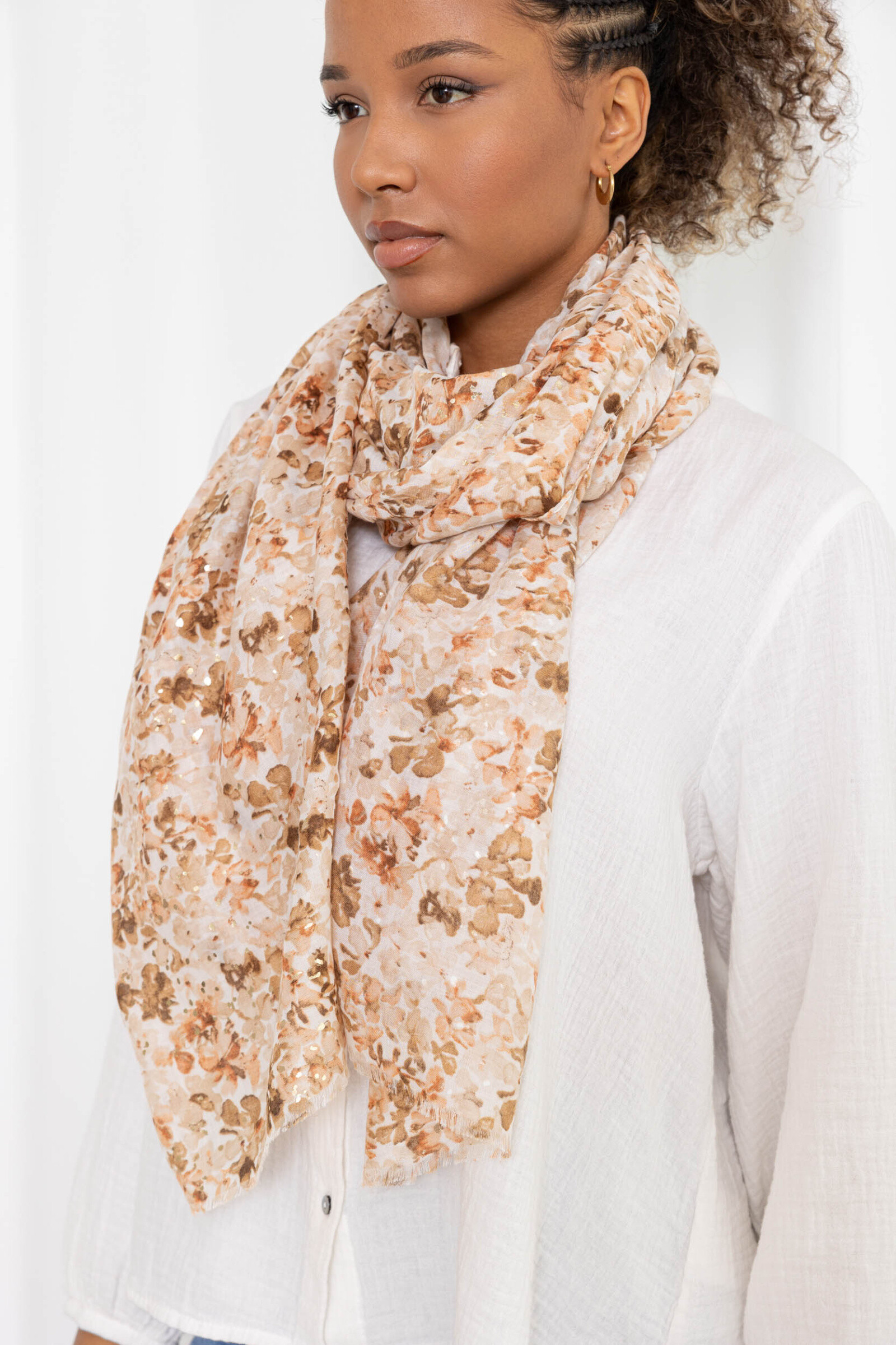 Grossista M&P Accessoires - Foulard stampato con piccoli fiori con doratura
