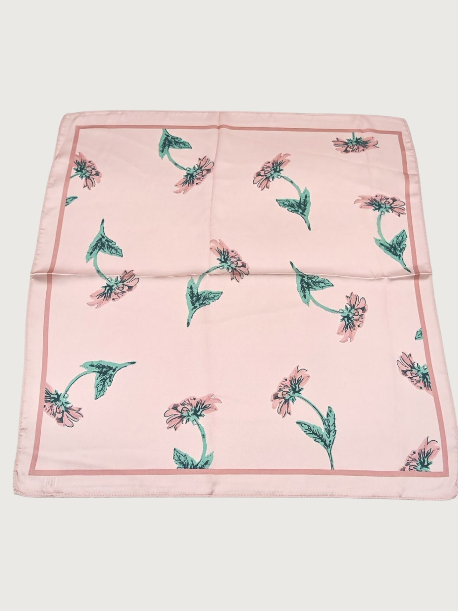 Grossiste M&P Accessoires - Petit carré 60*60cm imprimé fleurs