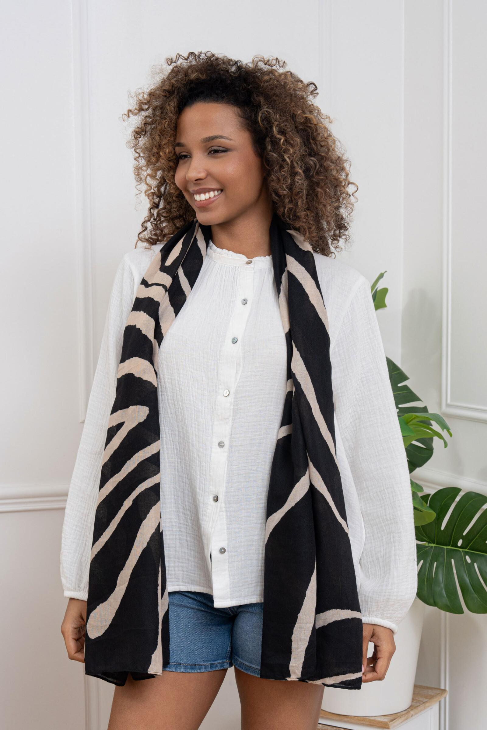 Wholesaler M&P Accessoires - Gradient print scarf with gilding