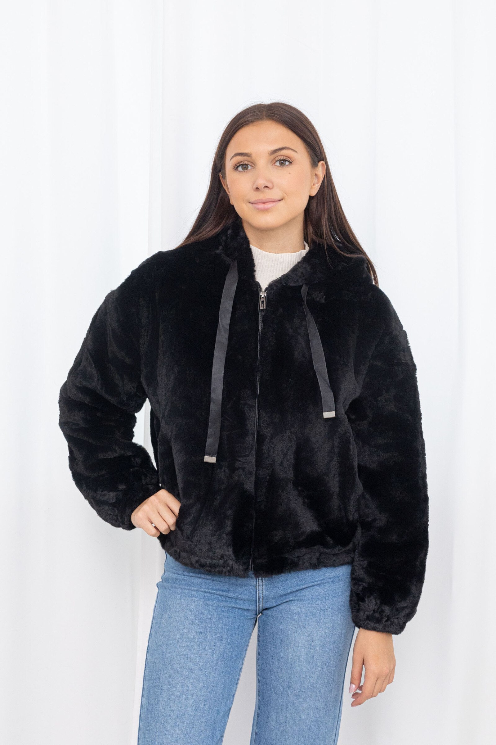 Grossiste M&P Accessoires - Manteau fausse fourrure zippé à capuche et cordon