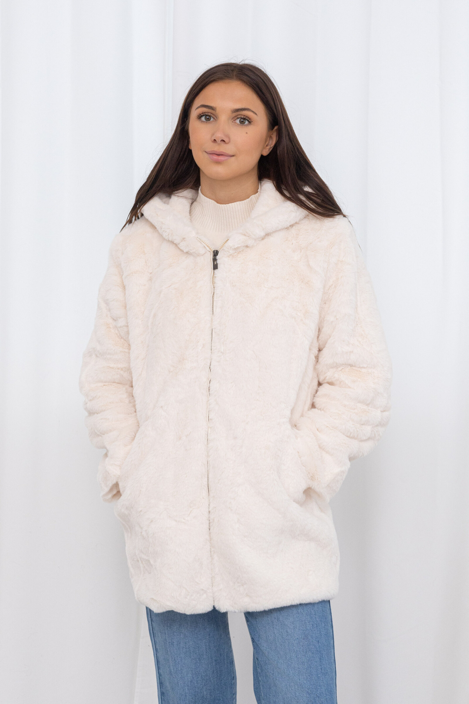 Grossiste M&P Accessoires - Manteaux long fausse fourrure zippé à capuche et poches