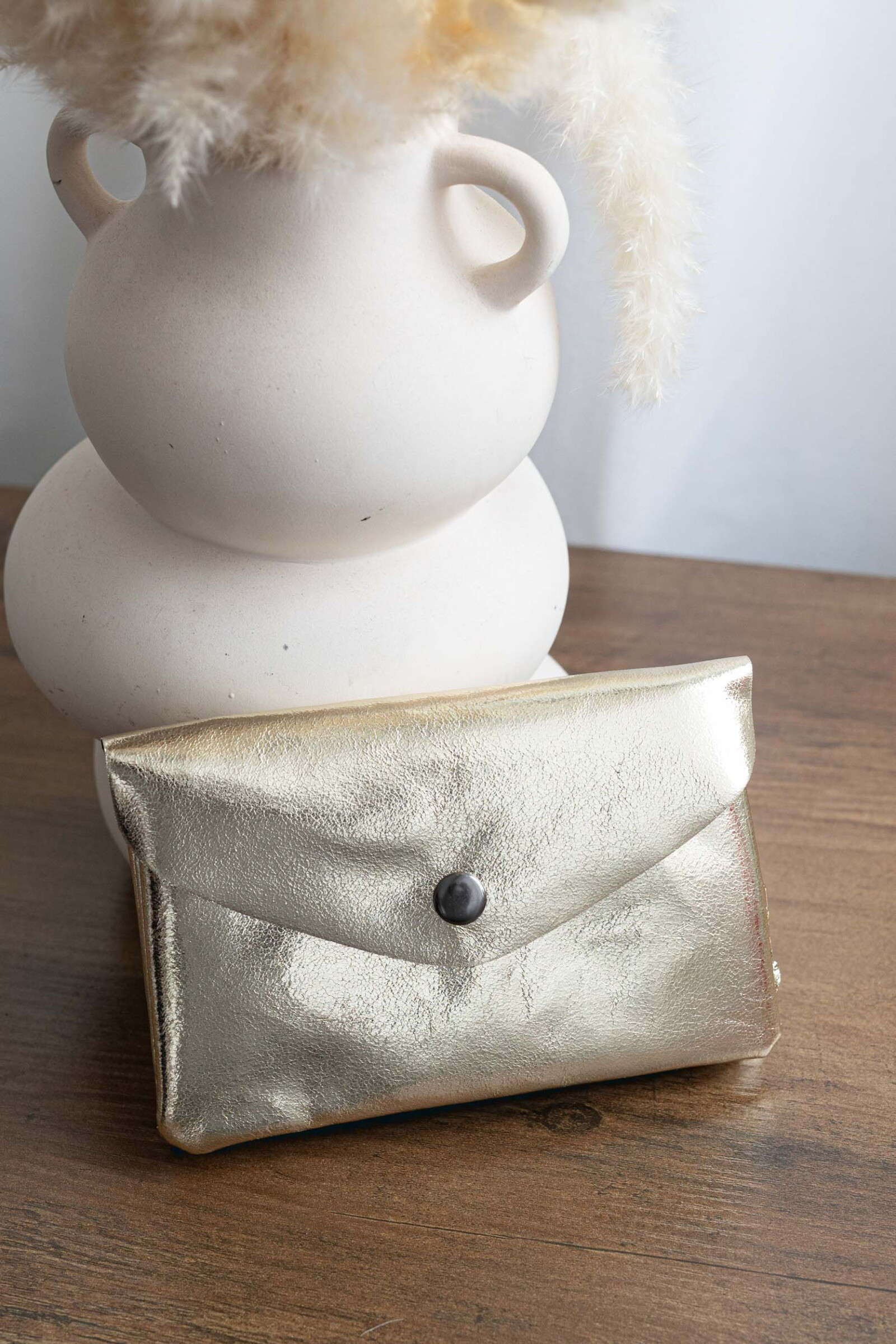 Wholesaler M&P Accessoires - Genuine iridescent leather purse with zip