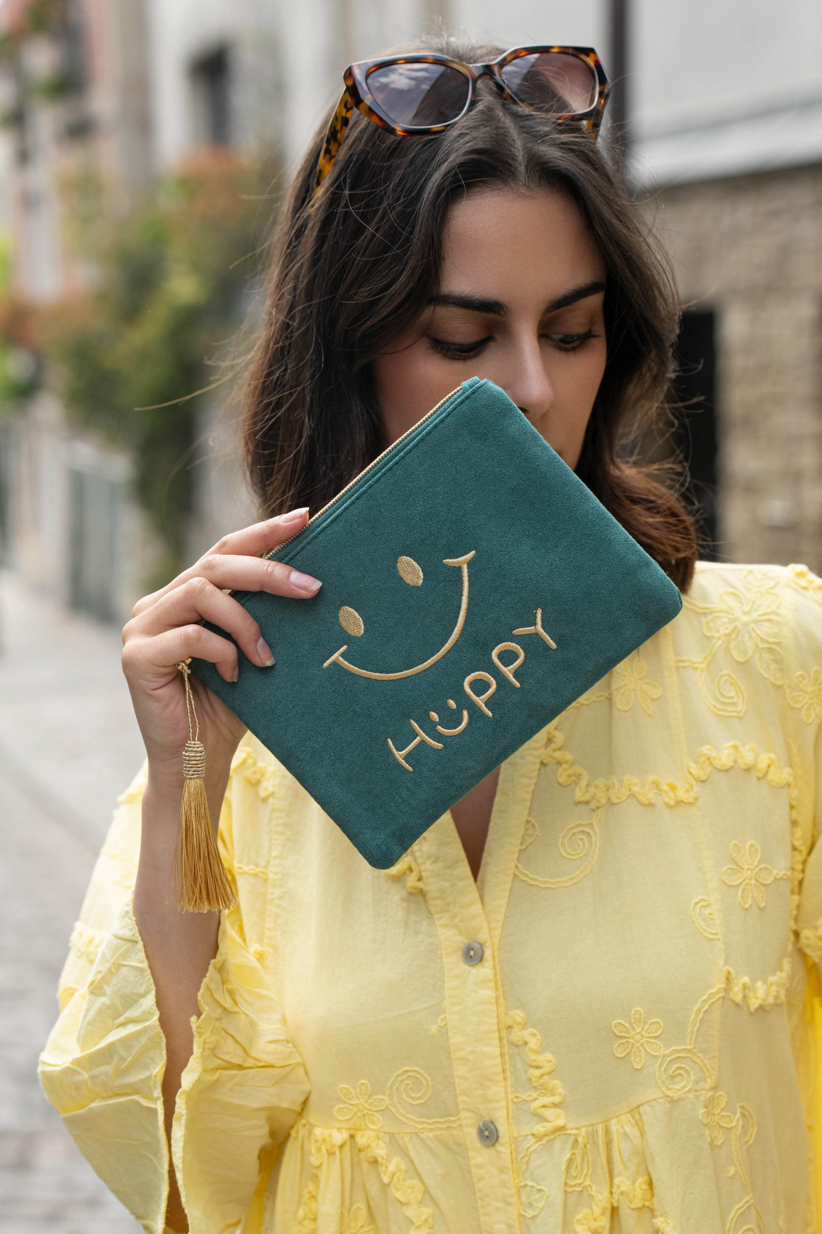 Mayorista M&P Accessoires - Bolso de terciopelo con bordado de cara sonriente HAPPY