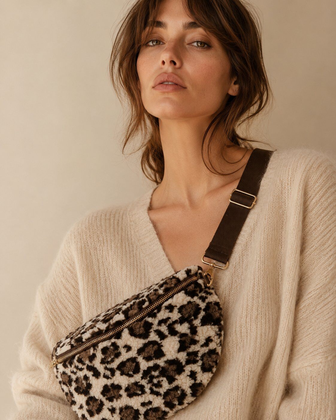 Grossiste M&P Accessoires - Sac banane moumoute léopard à bandoulière amovible