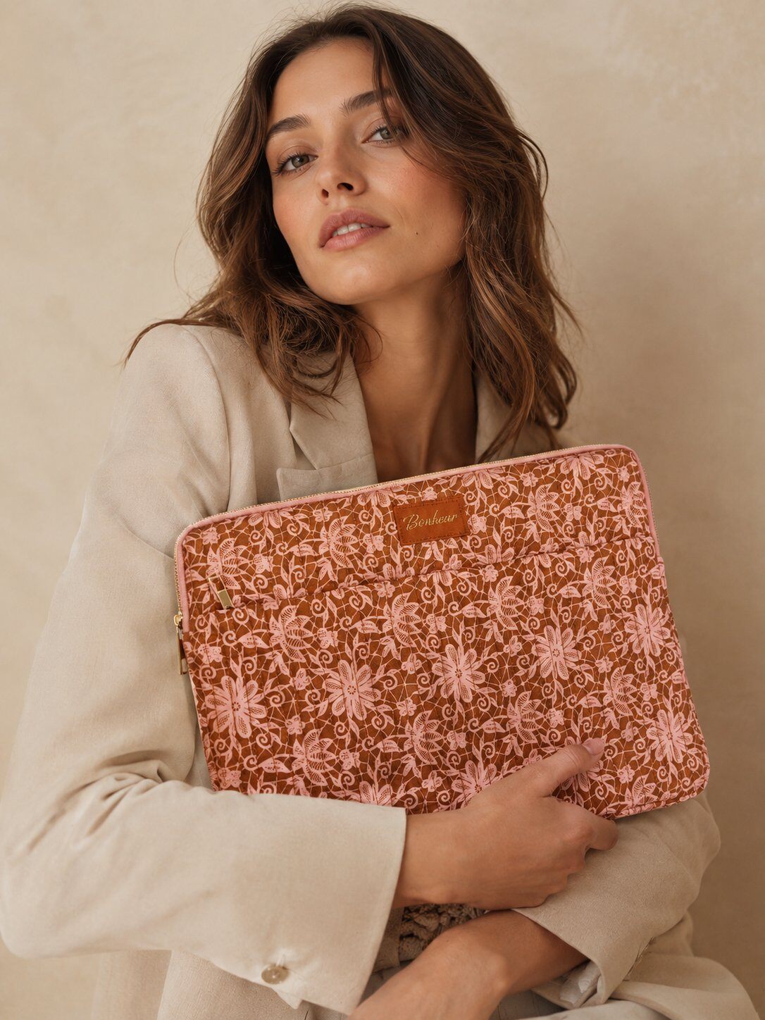 Grossiste M&P Accessoires - Sac pochette ordinateur tablette matelassé 13 pouces coton imprimé, avec poche