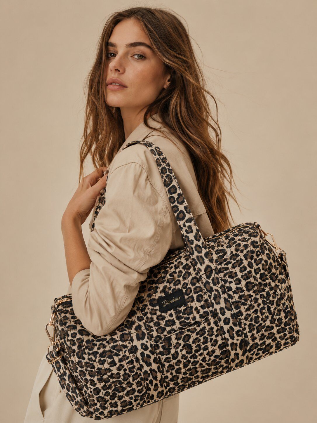 Grossista M&P Accessoires - Borsa da weekend a cilindro in cotone trapuntato con tracolla regolabile, stampe varie