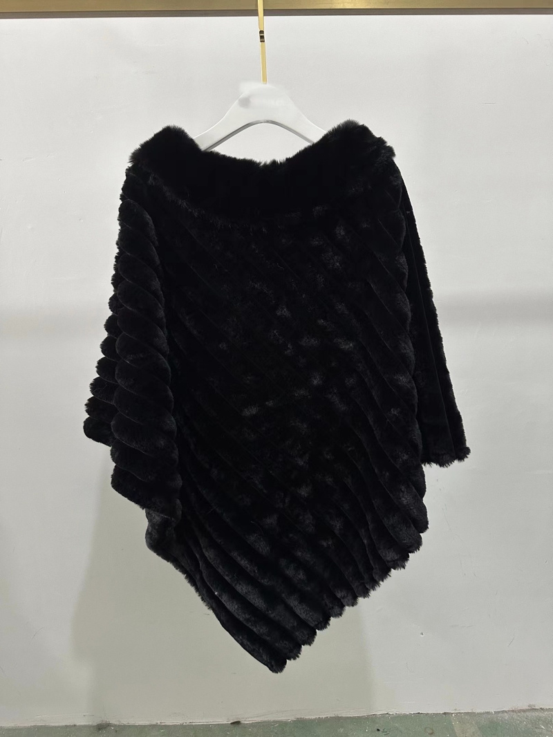 Wholesaler Mac Moda - fur poncho