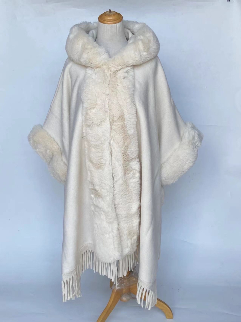Wholesaler Mac Moda - Women's fringed hooded poncho with fur