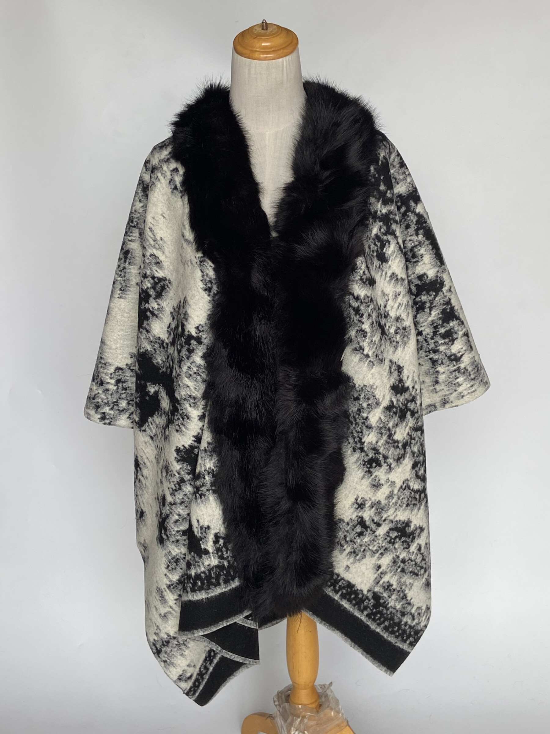 Grossista Mac Moda - Sciarpa - poncho in pelliccia sintetica