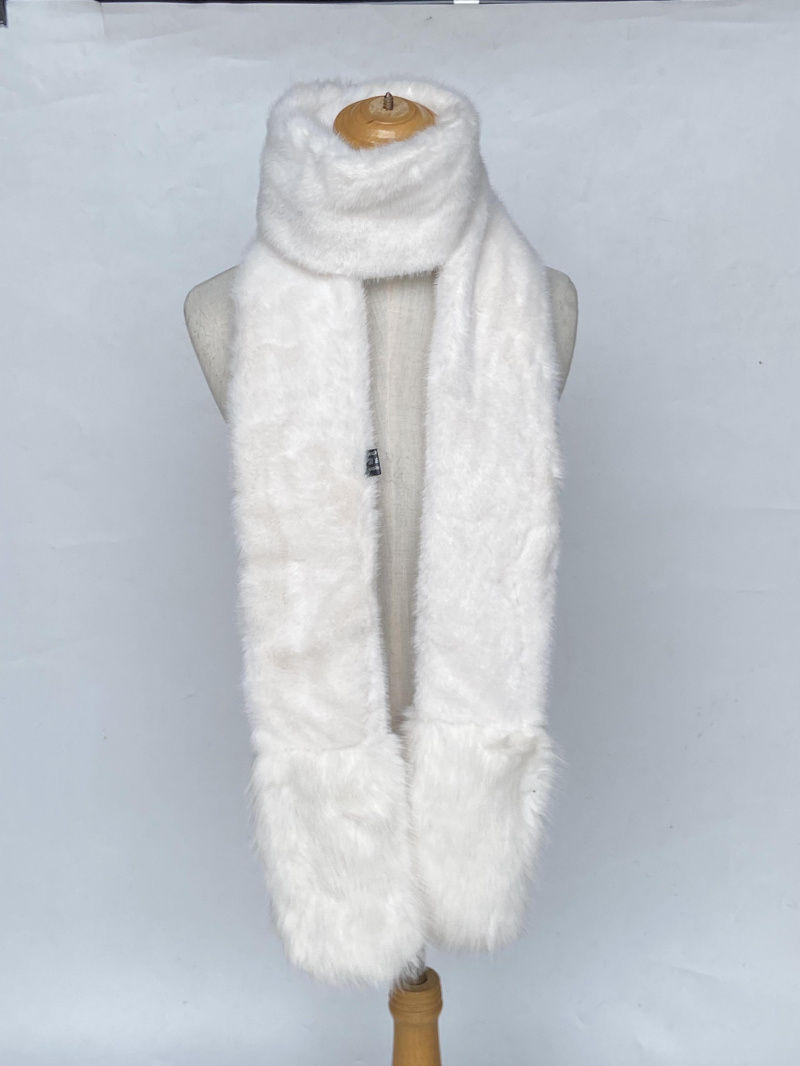 Wholesaler Mac Moda - long synthetic fur scarf