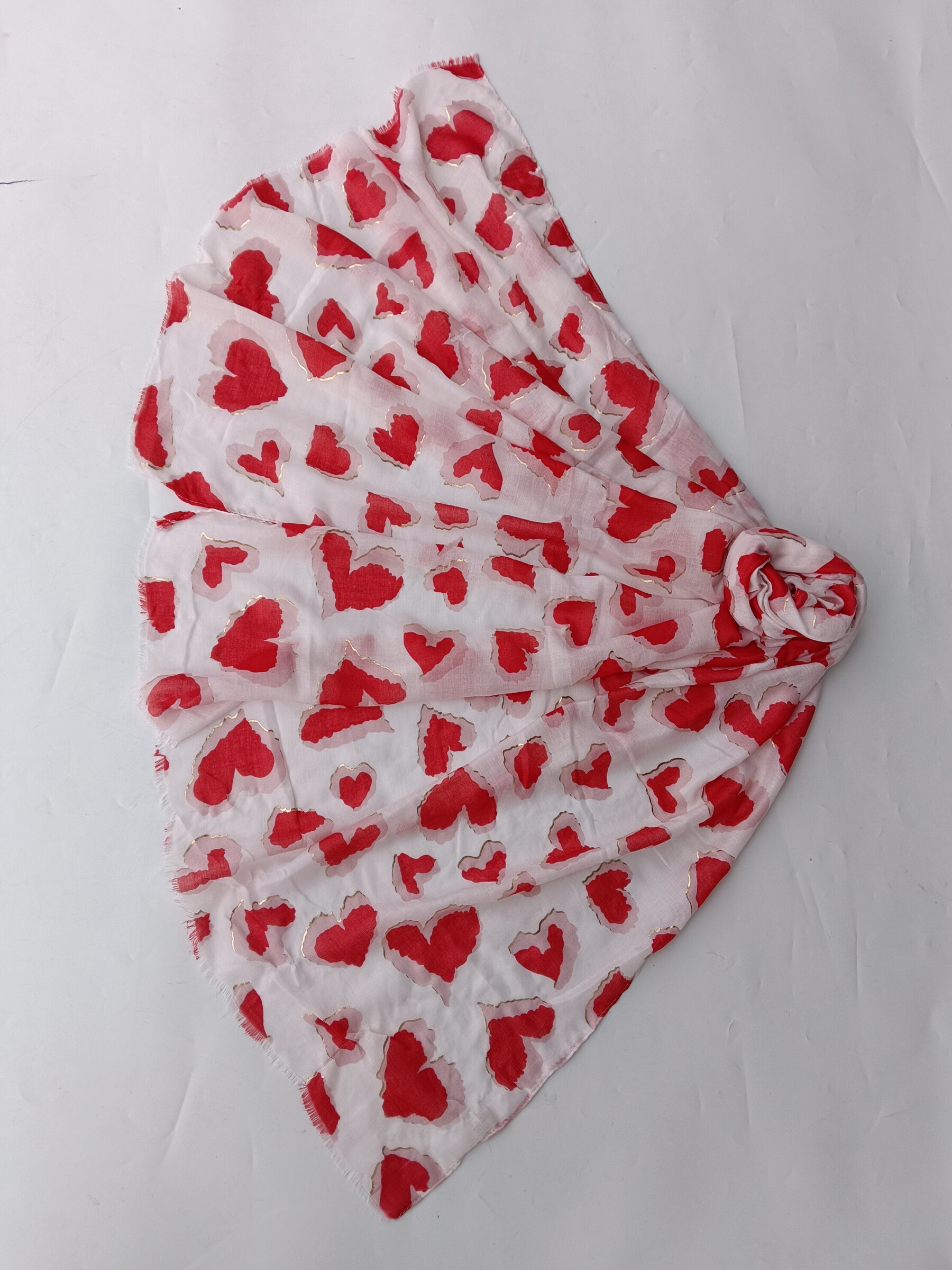 Wholesaler Mac Moda - gold heart print scarf