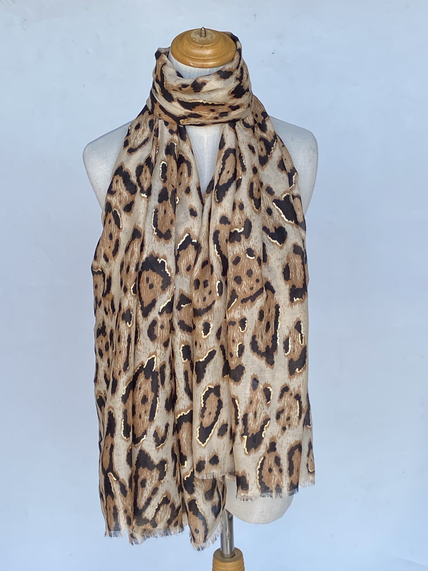 Wholesaler Mac Moda - gold heart print scarf