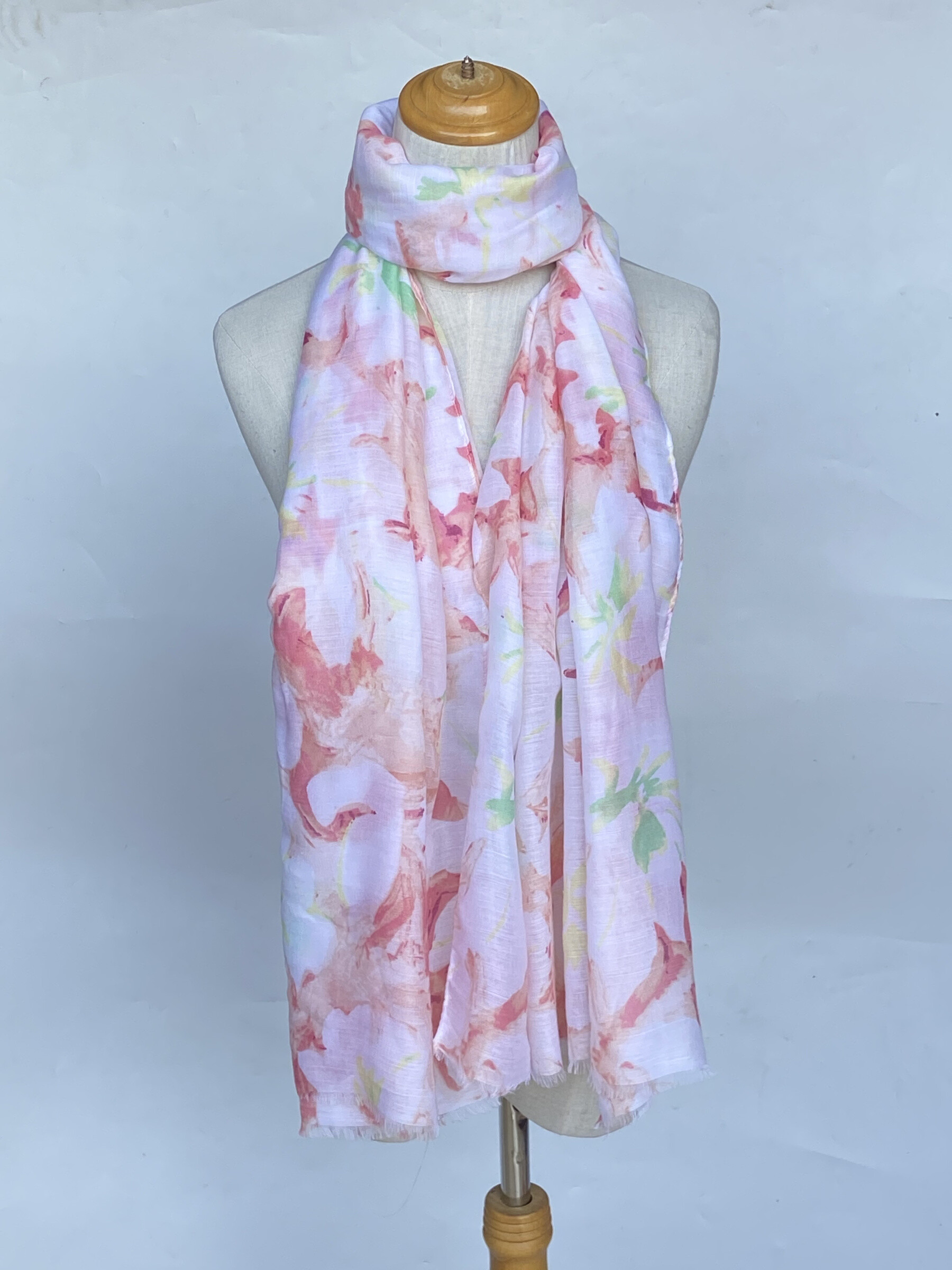 Wholesaler Mac Moda - gold heart print scarf