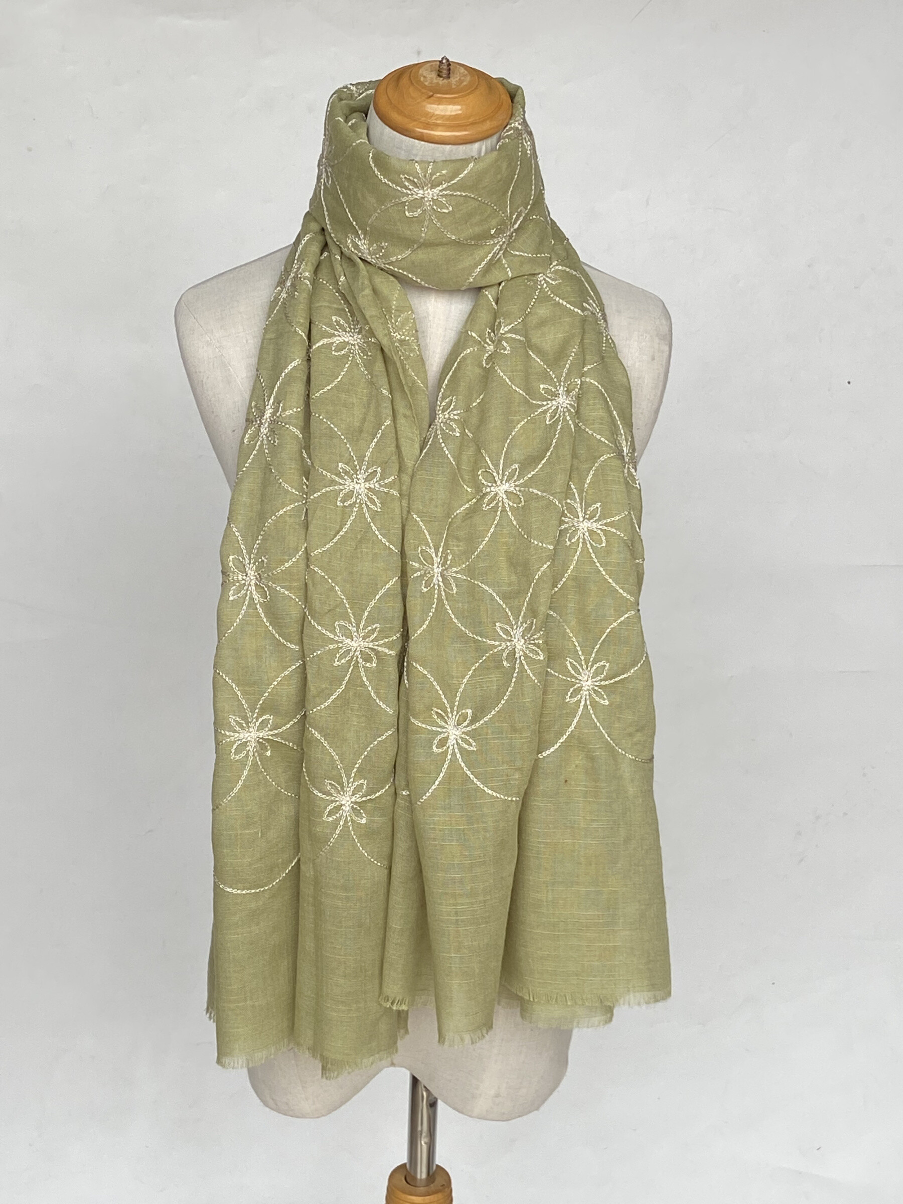 Wholesaler Mac Moda - embroidered scarf