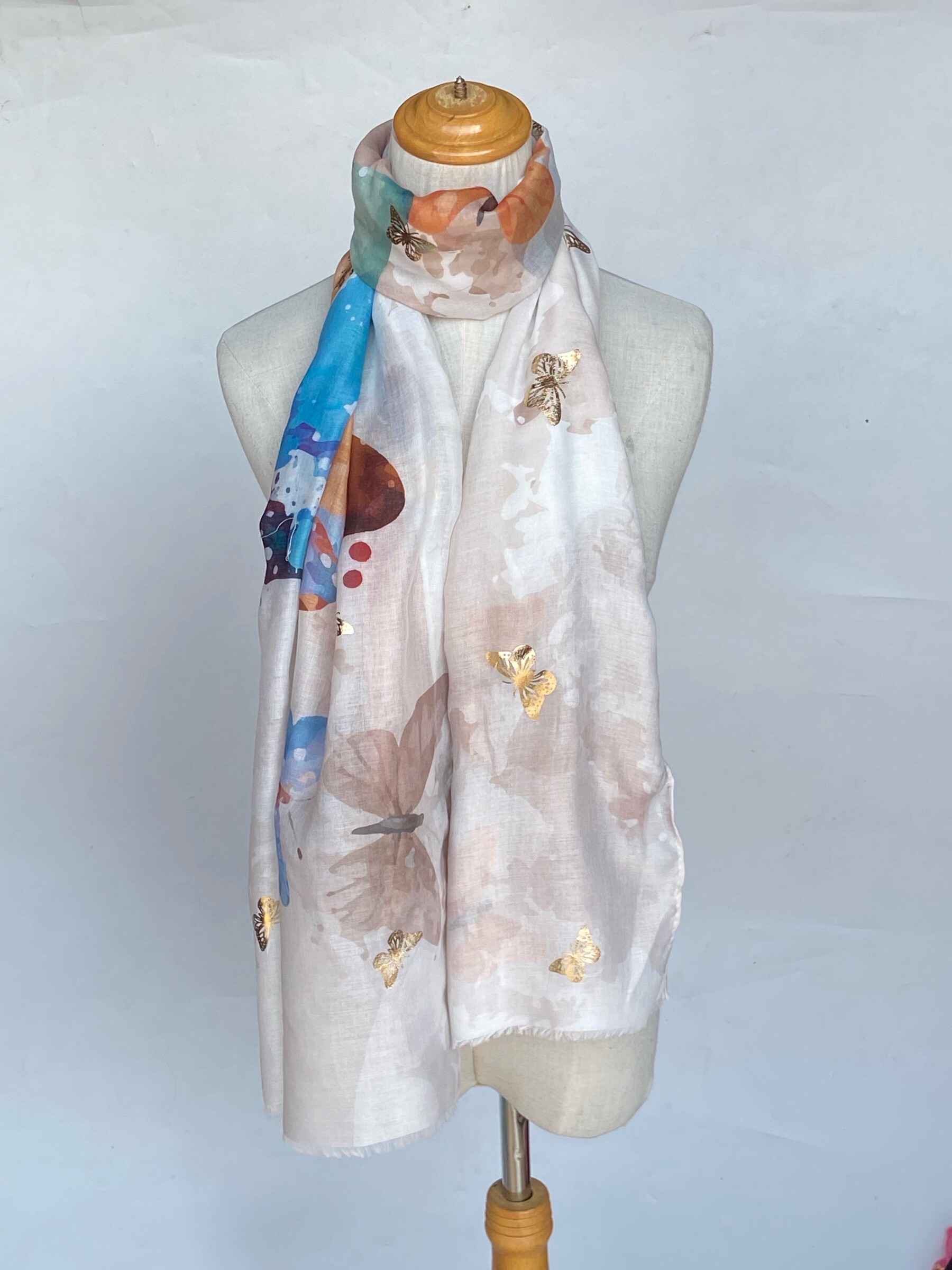 Wholesaler Mac Moda - gold heart print scarf