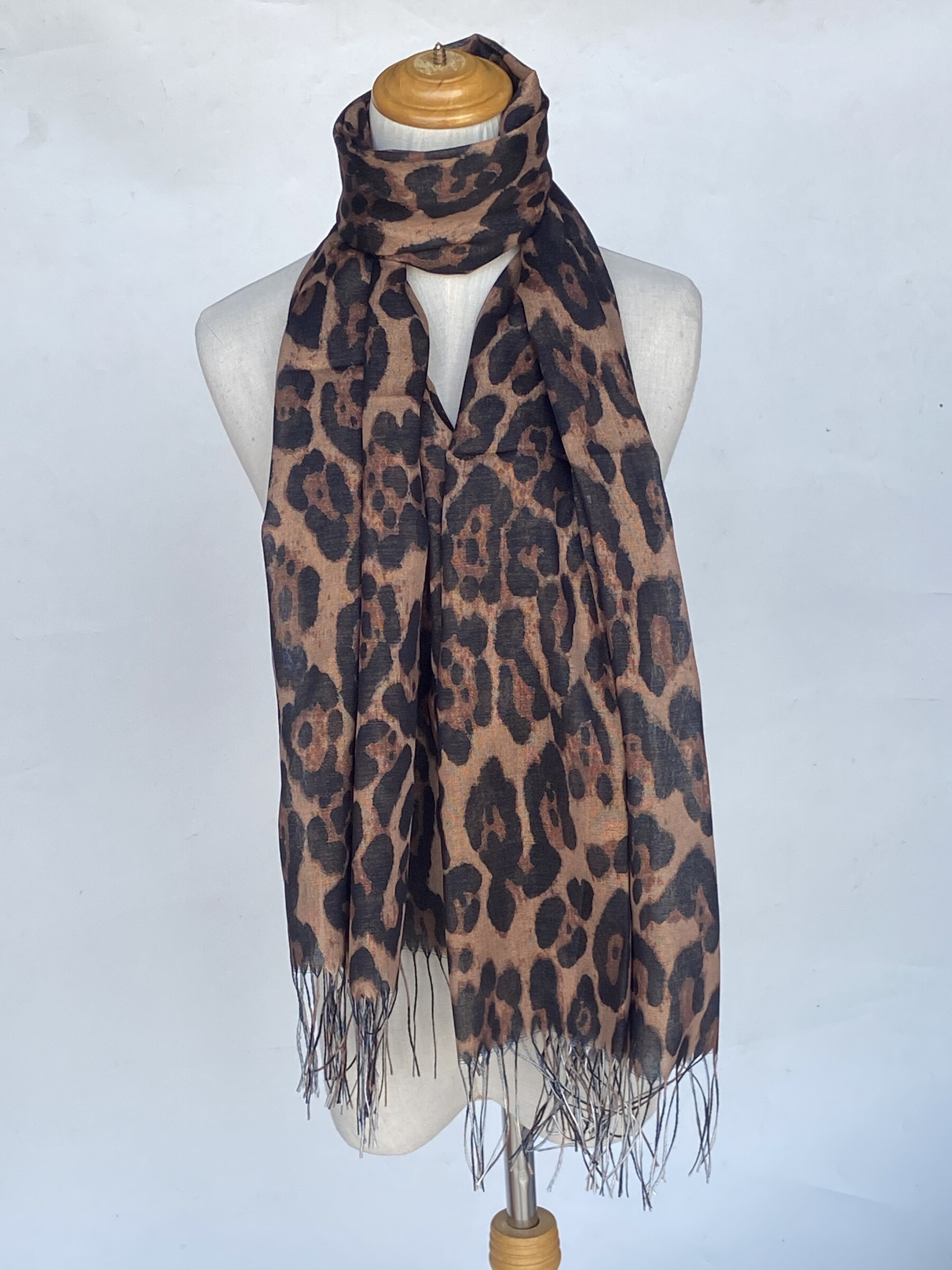 Wholesaler Mac Moda - leopard scarf with lurex fringes