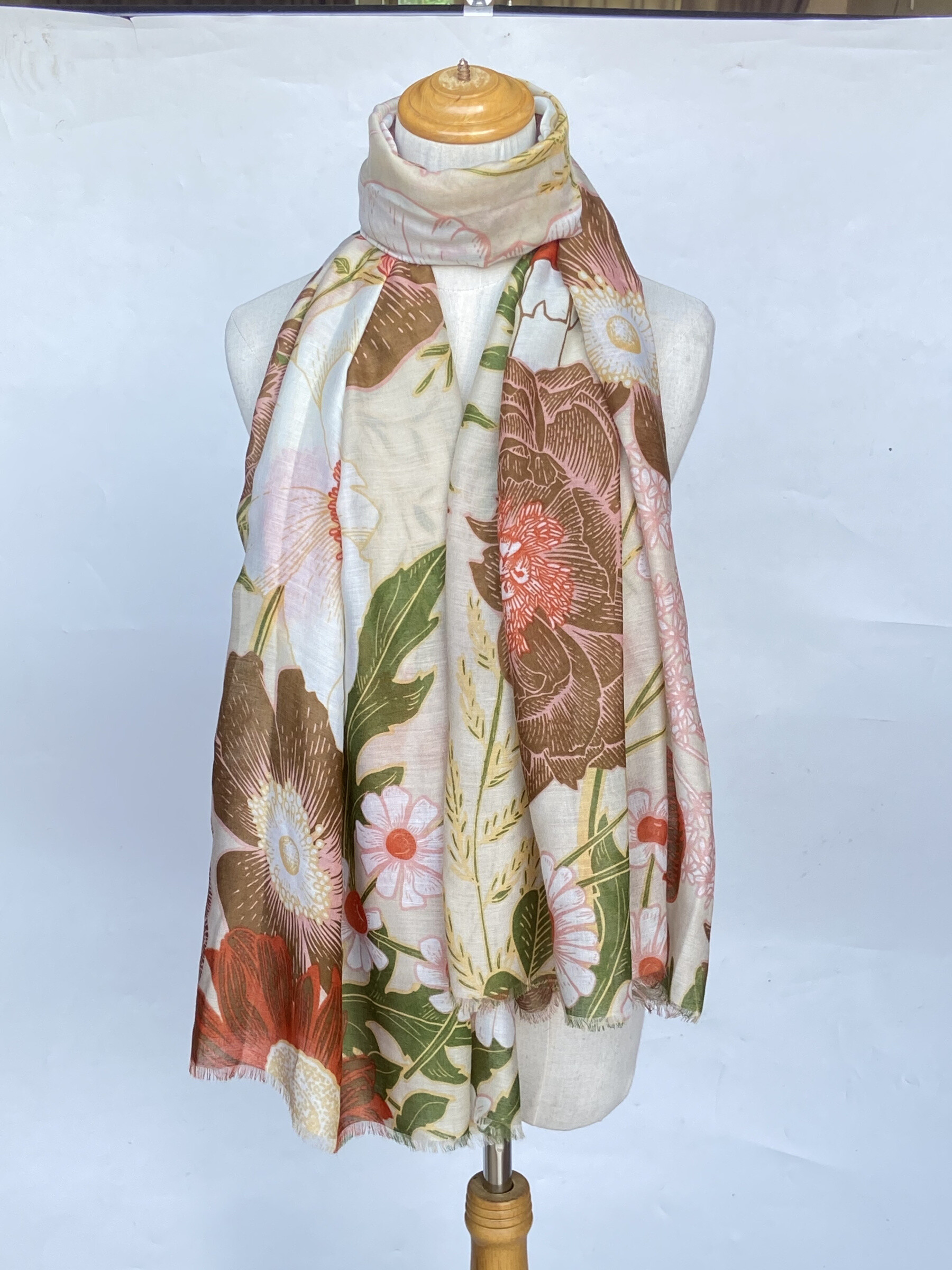 Wholesaler Mac Moda - gold heart print scarf