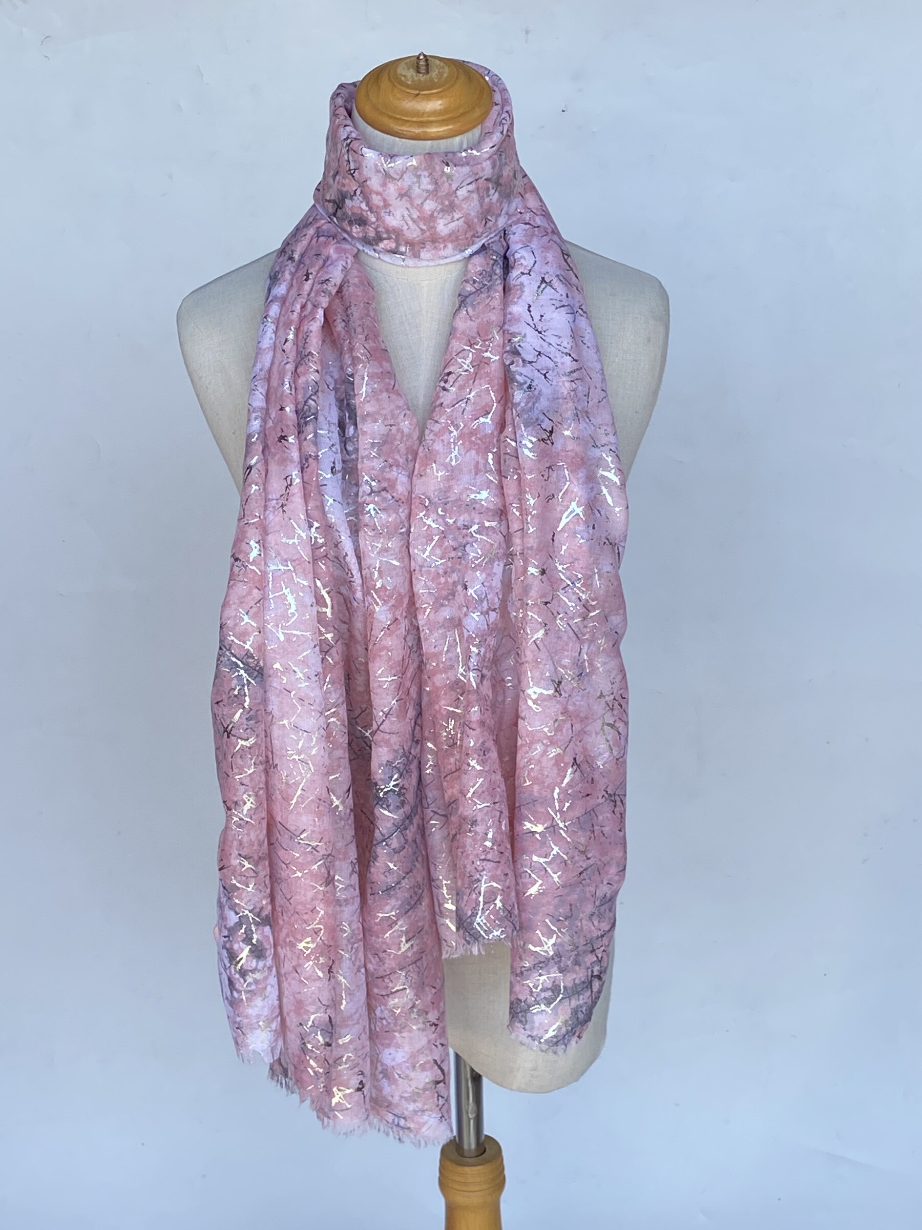 Wholesaler Mac Moda - gold heart print scarf