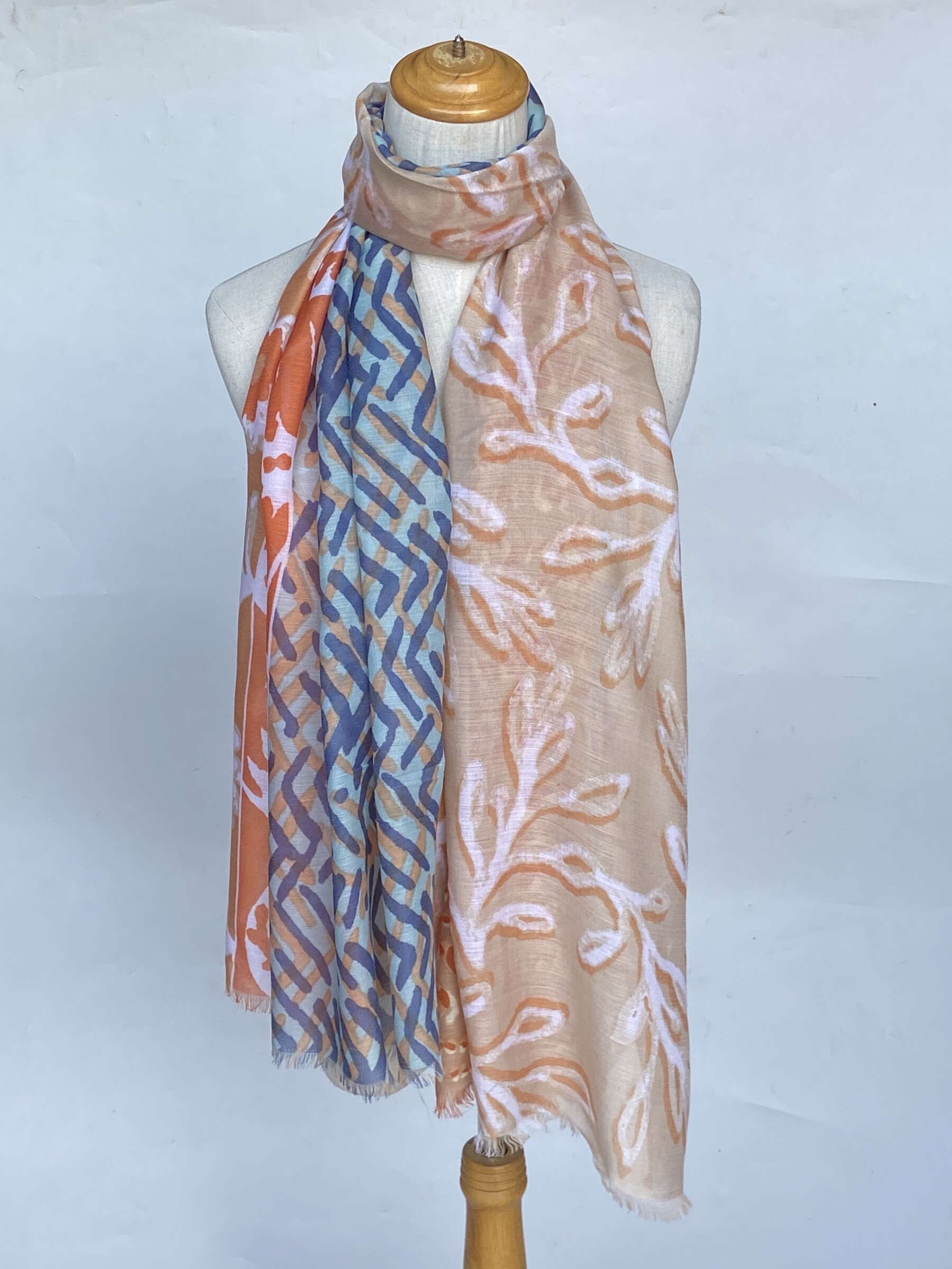 Wholesaler Mac Moda - gold heart print scarf