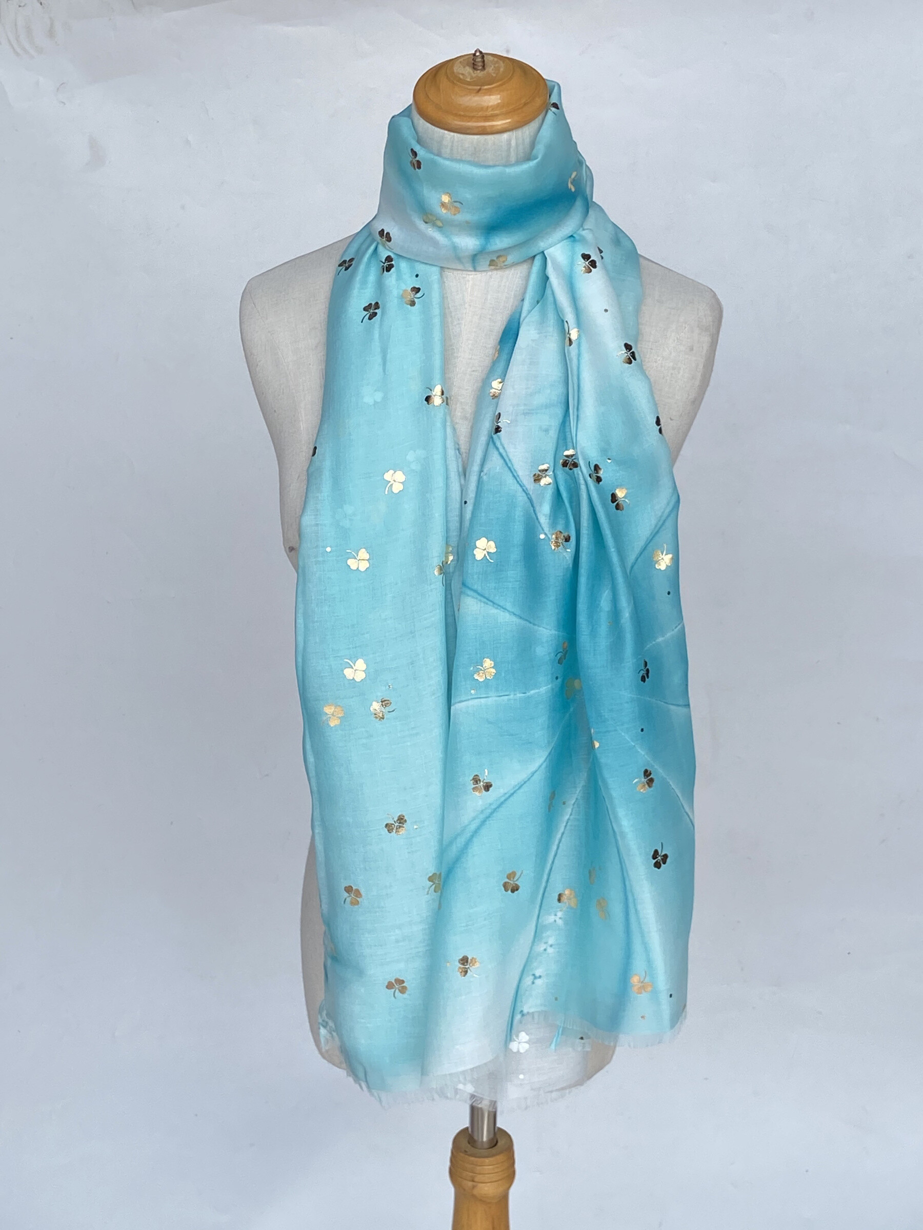 Wholesaler Mac Moda - gold heart print scarf