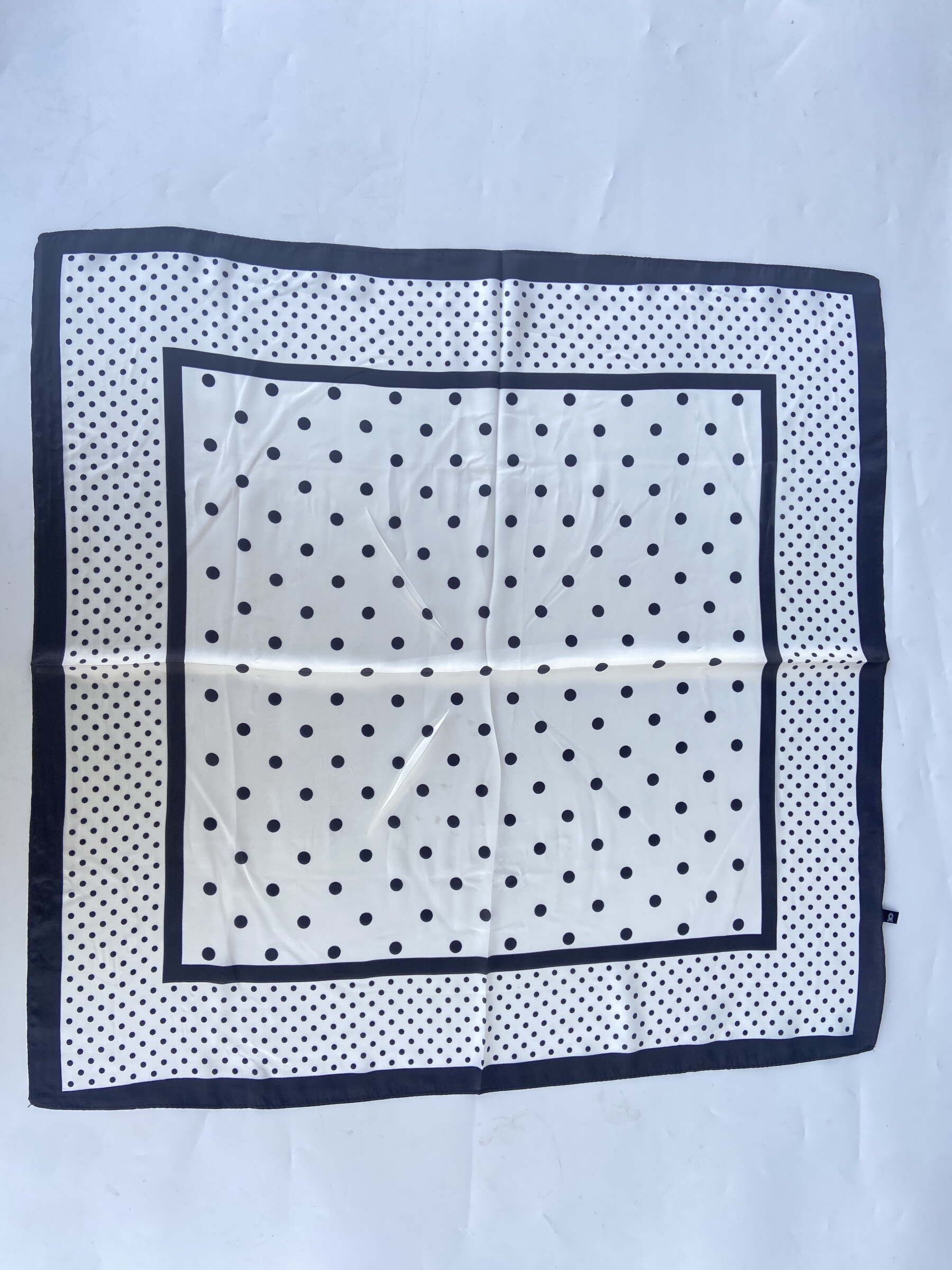 Wholesaler Mac Moda - printed square scarf 70*70cm