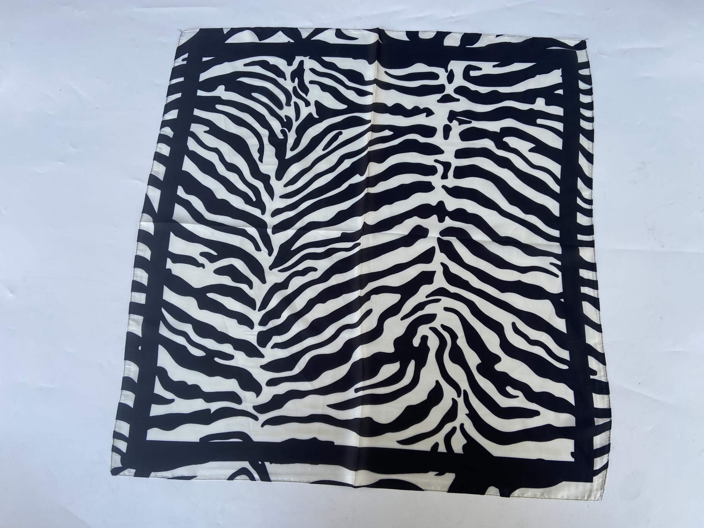 Wholesaler Mac Moda - printed square scarf 70*70cm
