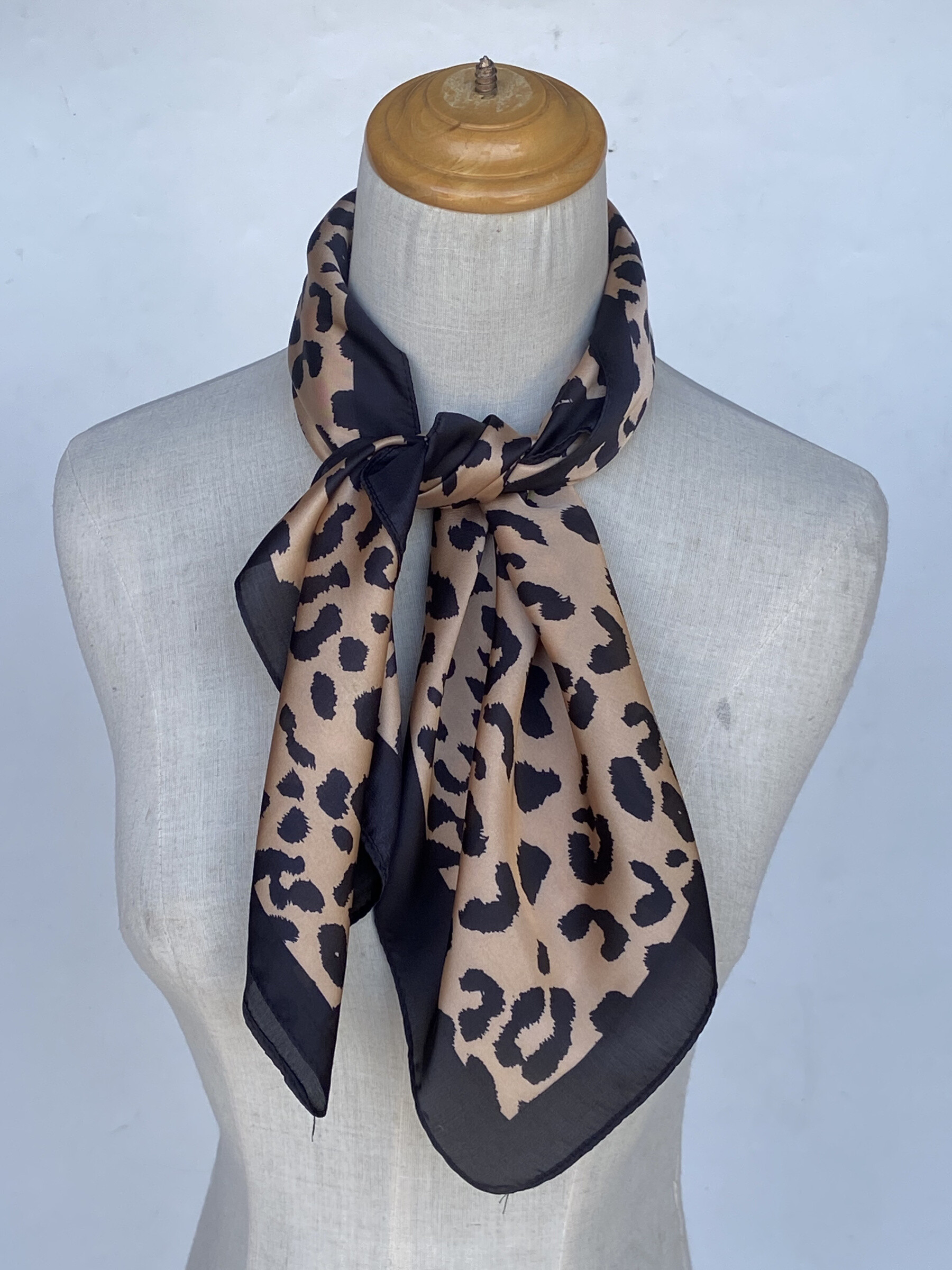 Wholesaler Mac Moda - printed square scarf 70*70cm