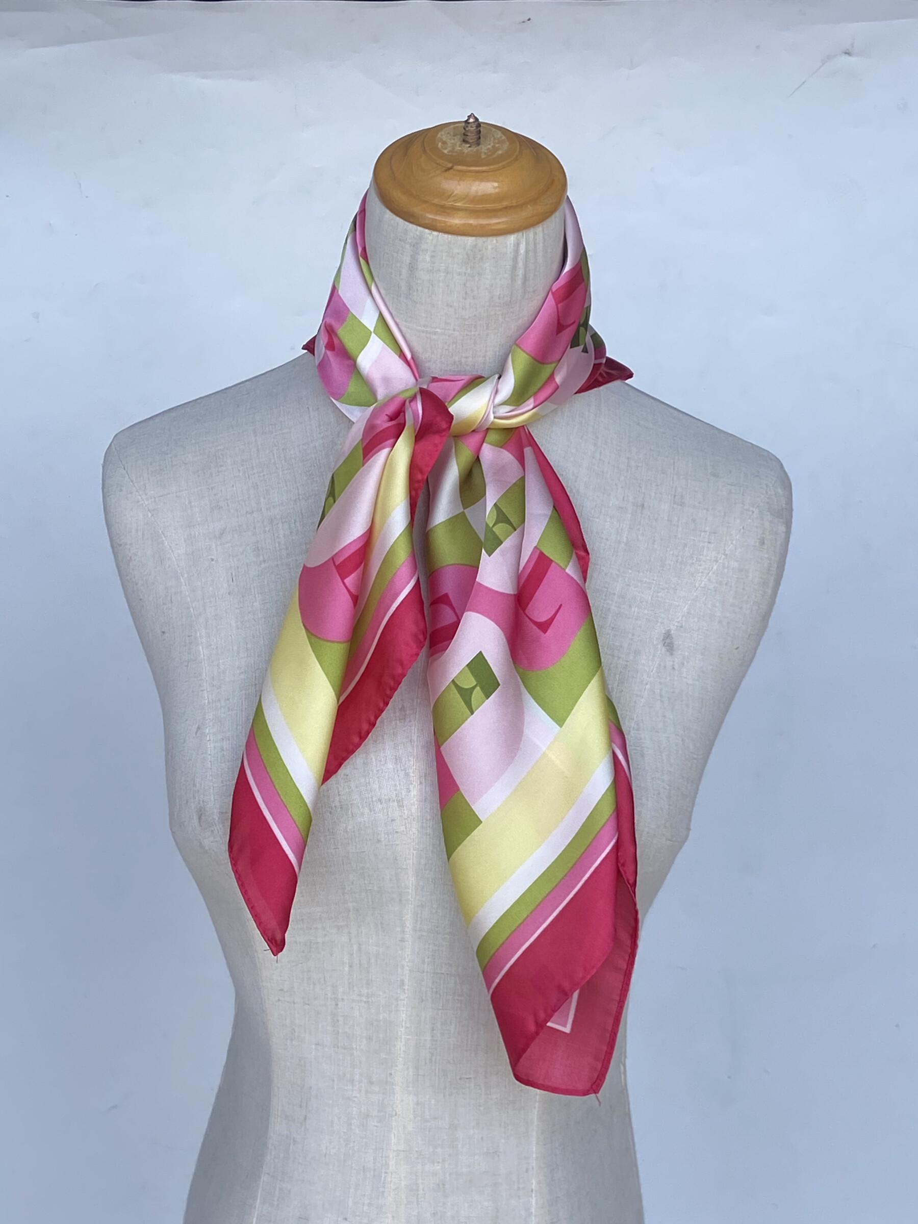 Wholesaler Mac Moda - printed square scarf 70*70cm
