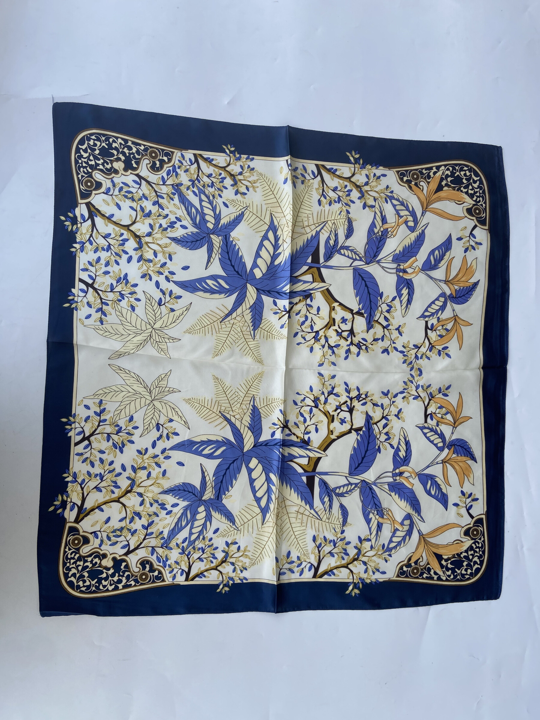 Wholesaler Mac Moda - printed square scarf 70*70cm