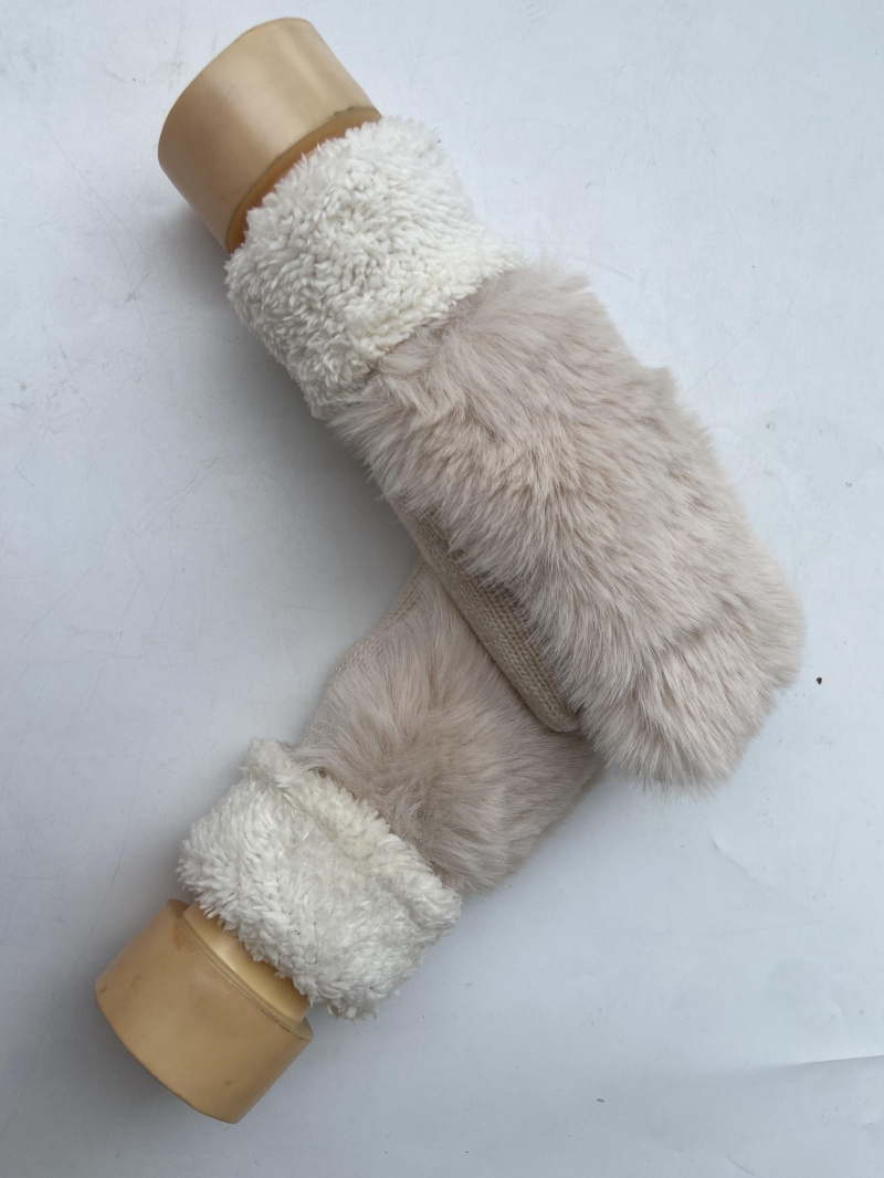 Wholesaler Mac Moda - synthetic fur mittens