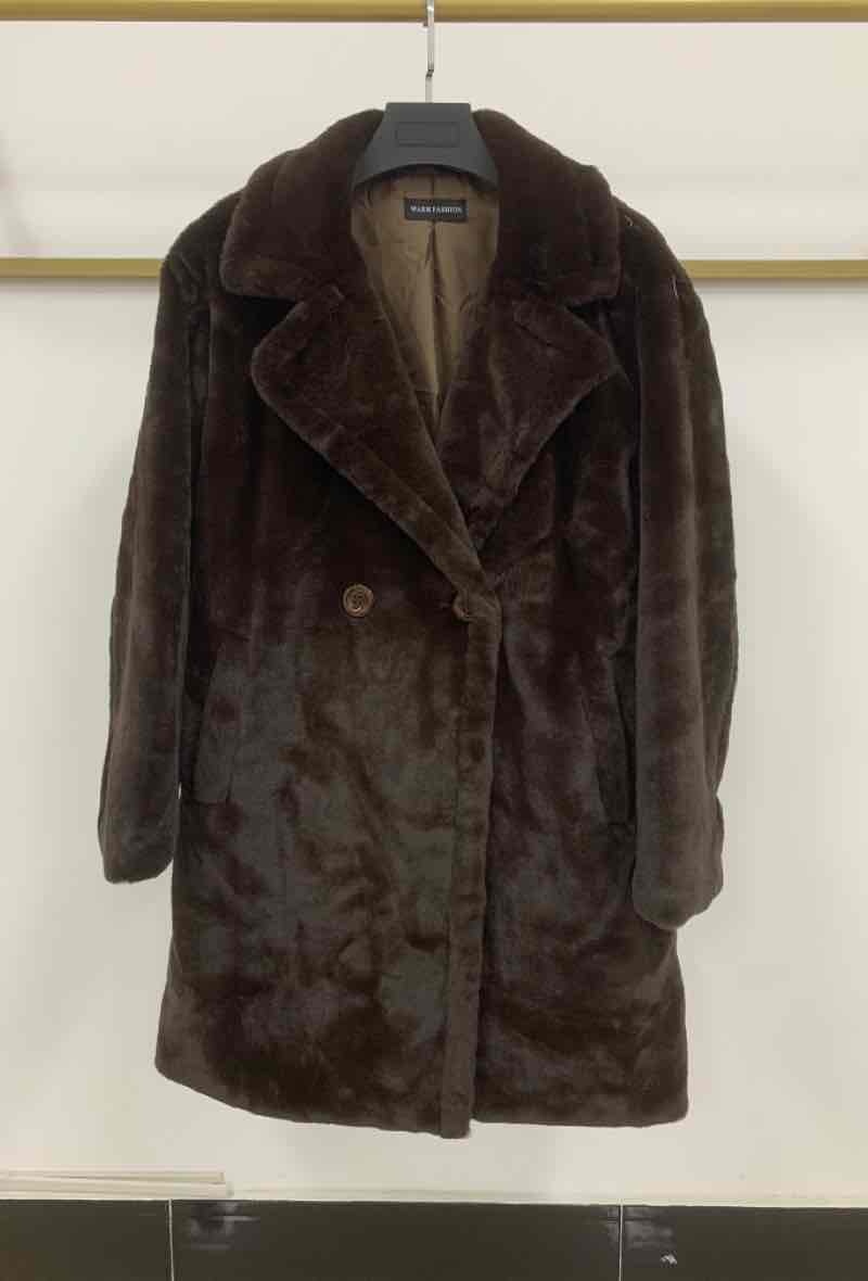 Grossiste Mac Moda - Manteau fourrure synthetique poches laterales